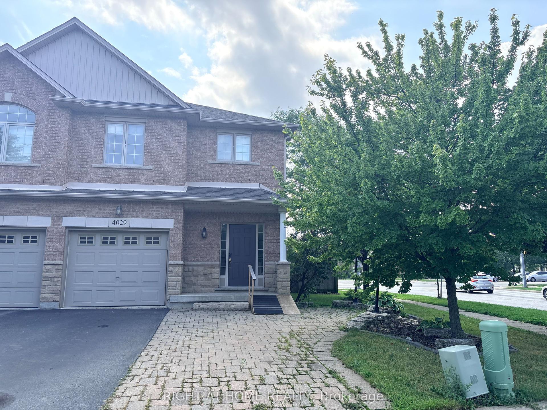 4029 ALEXAN Crescent, Burlington — Semi-Detached for lease, photo 1