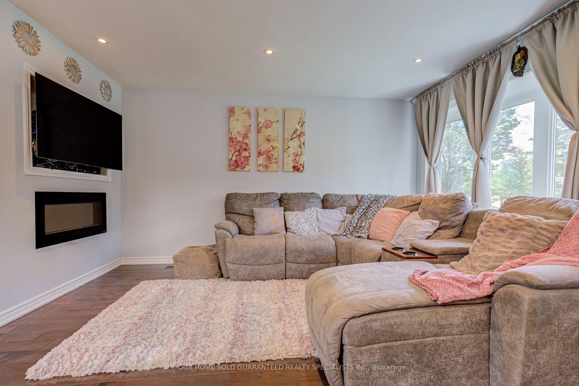 5 Hallow Crescent, Toronto — Detached for sale, photo 1