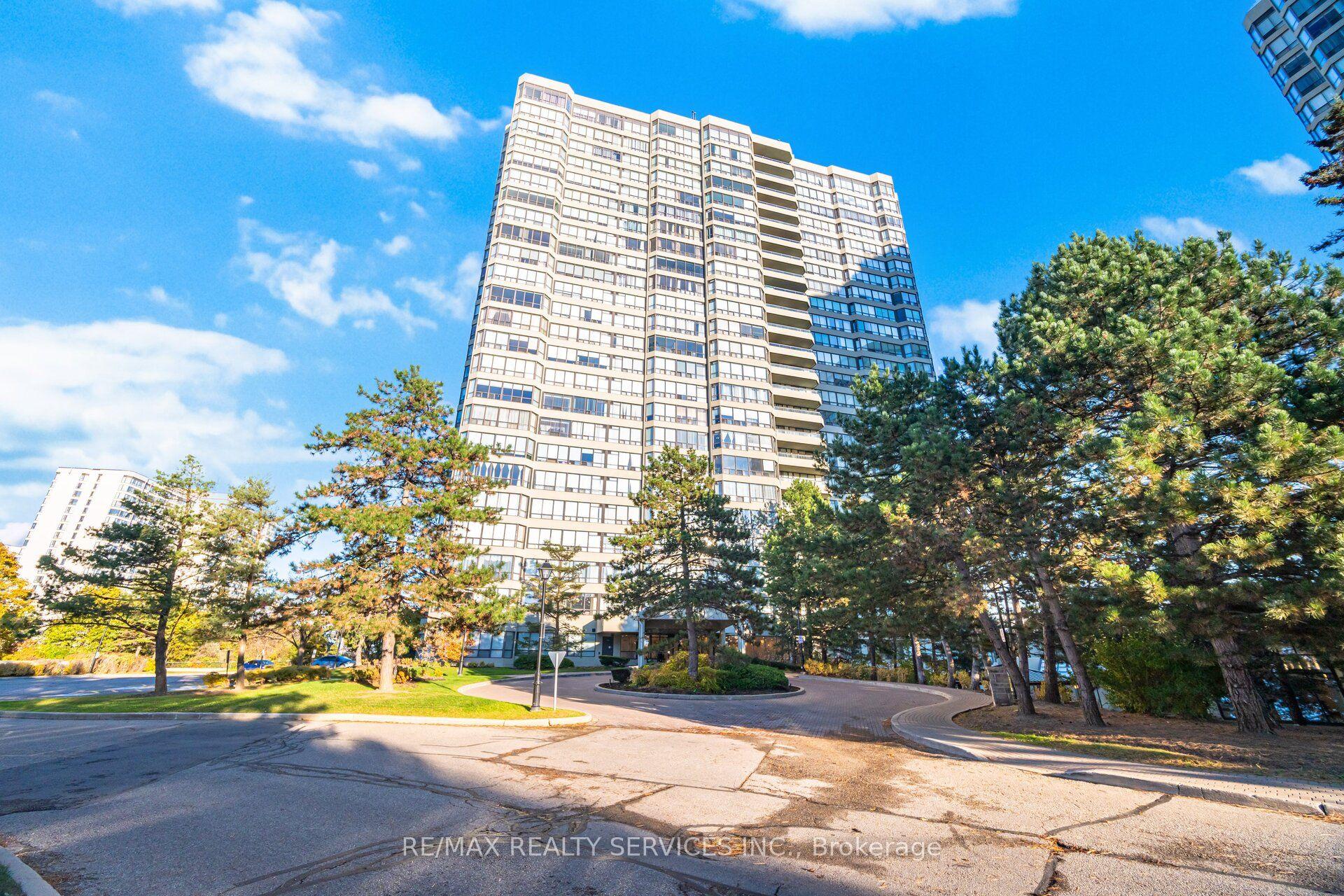 22 Hanover Road 1907 #1907 — photo 1