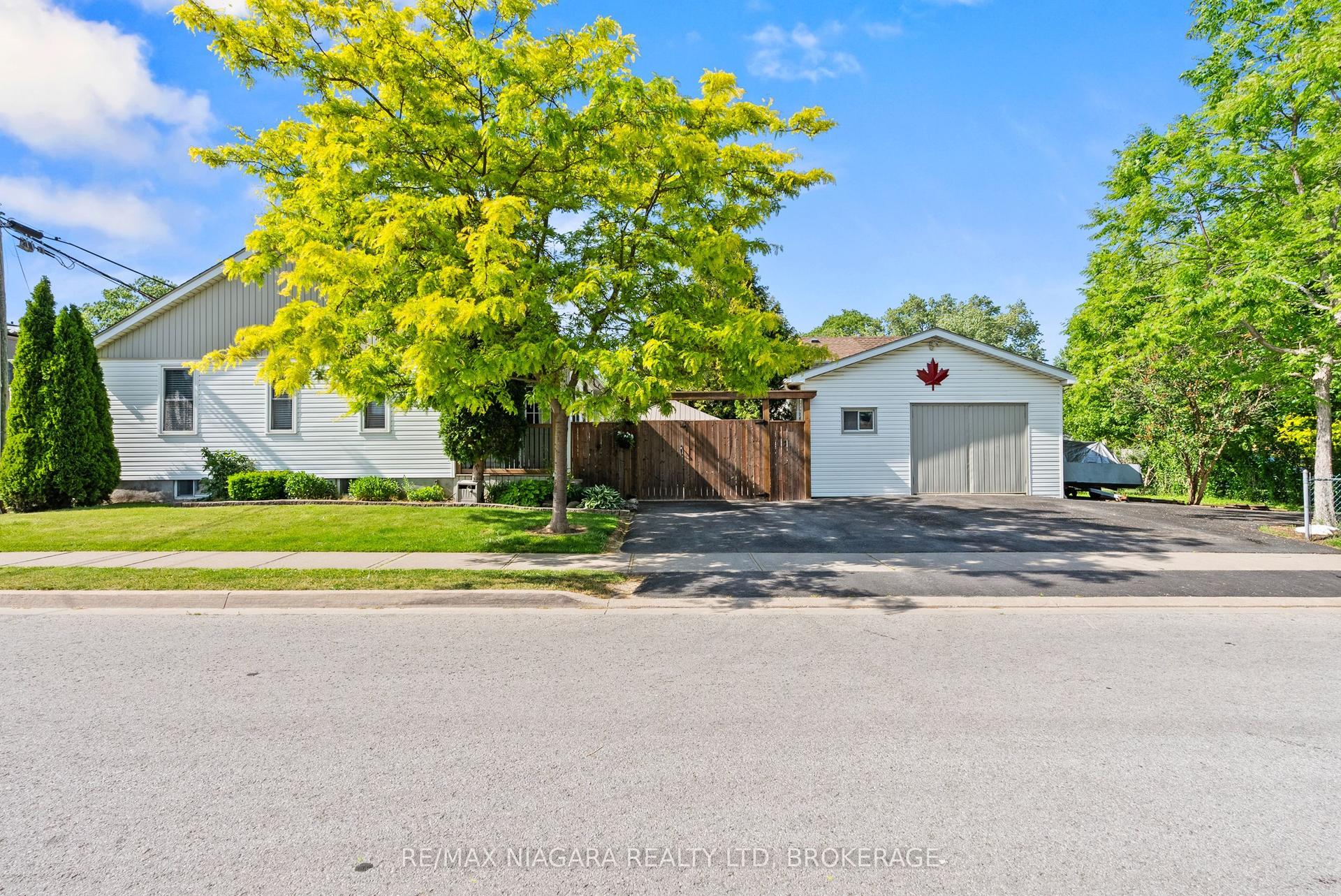 25 MILDRED Avenue — photo 1