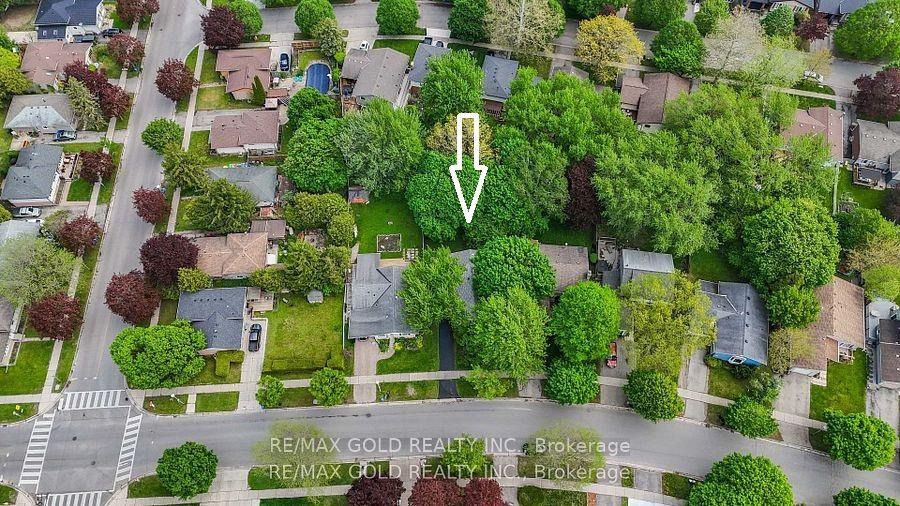 1588 Aldersbrook Road, London North — Detached for sale, photo 1