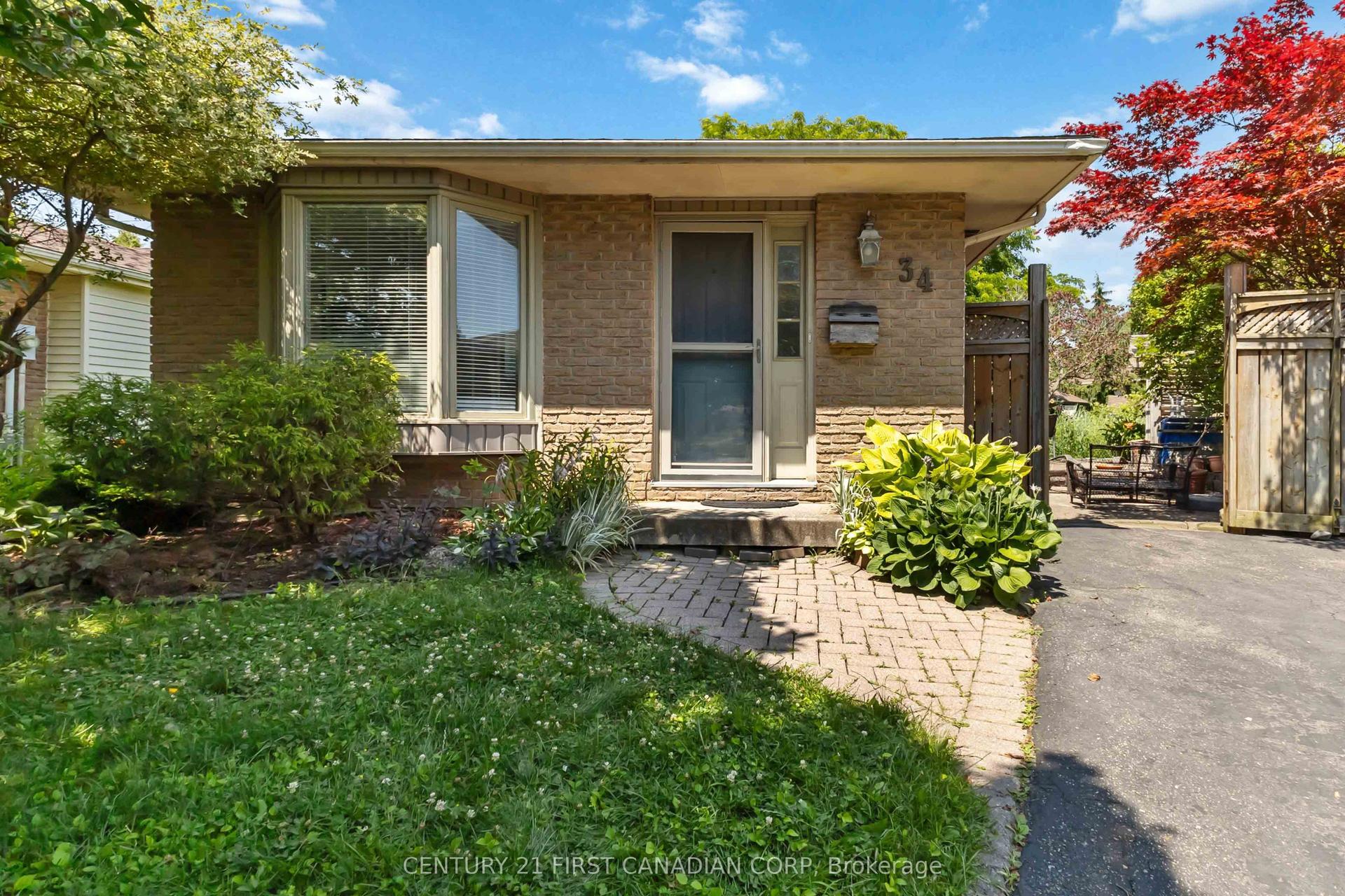 34 Speight Court, London East — Detached for sale, photo 1
