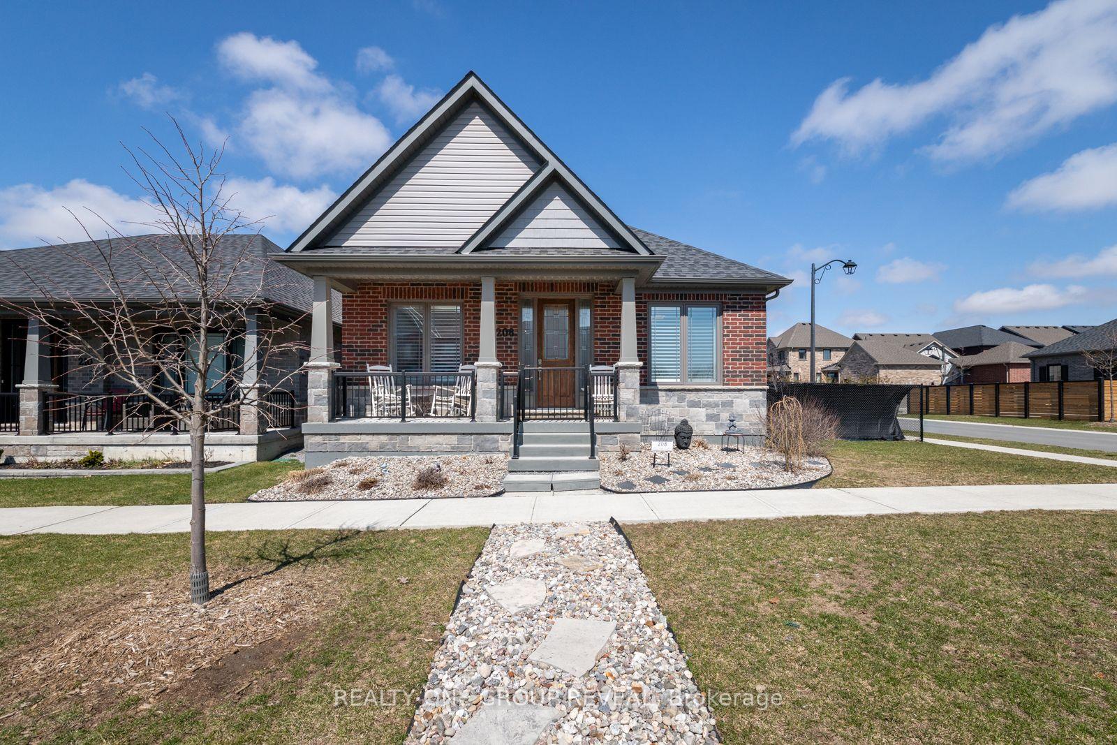 208 Strachan Street — photo 1