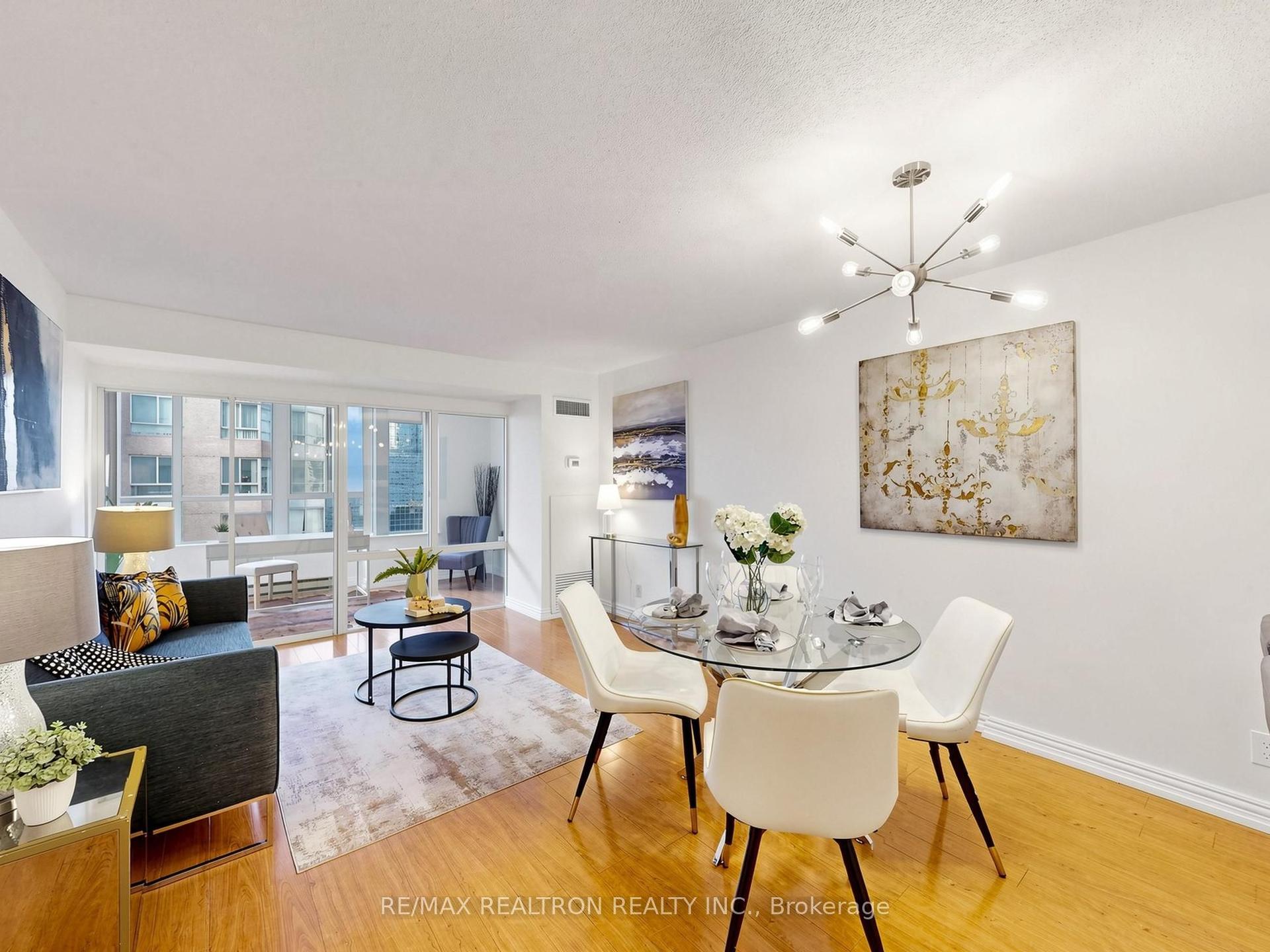 711 Bay Street 1811 #1811, Toronto — Condo for sale, photo 1