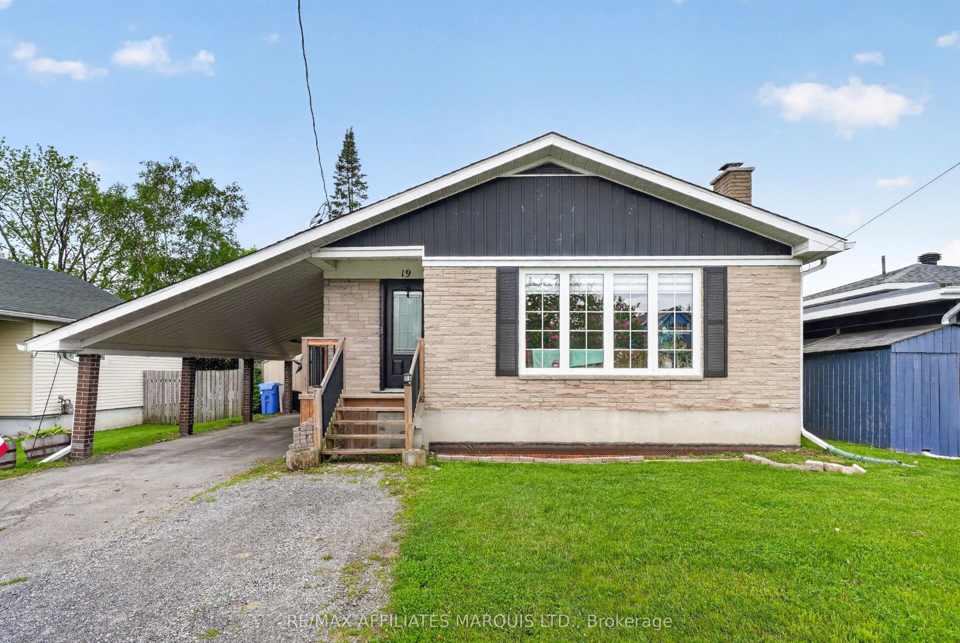 19 Dunbar Avenue — photo 1