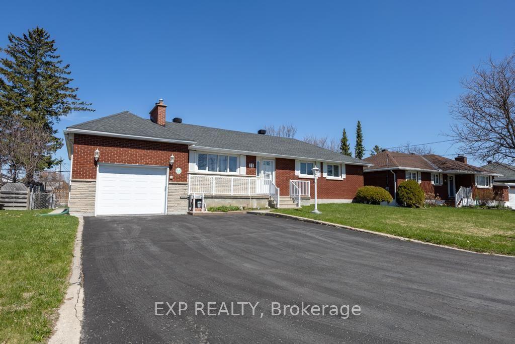 11 Donna Street — photo 1