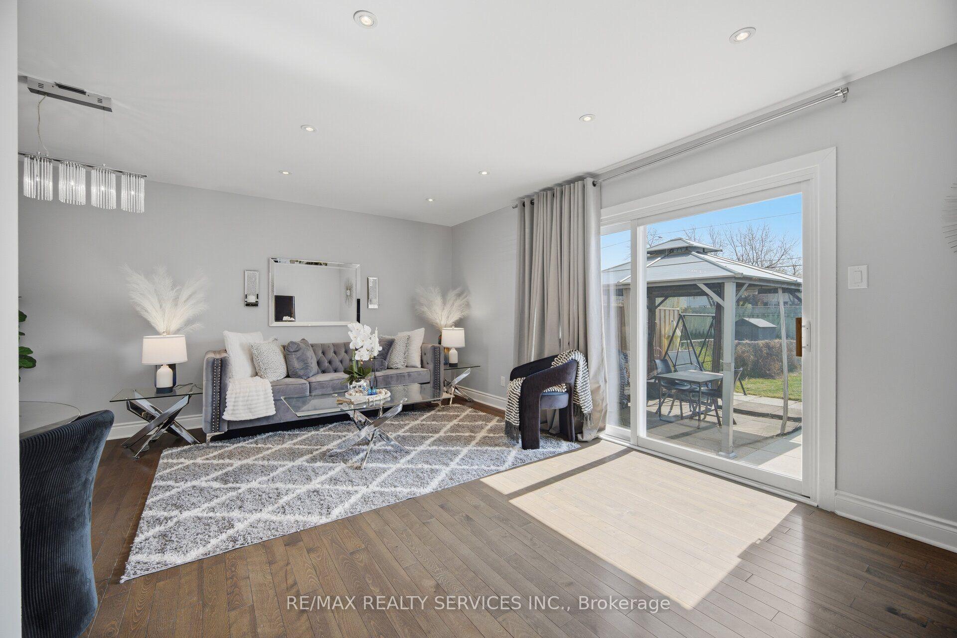 97 Greene Drive — photo 1