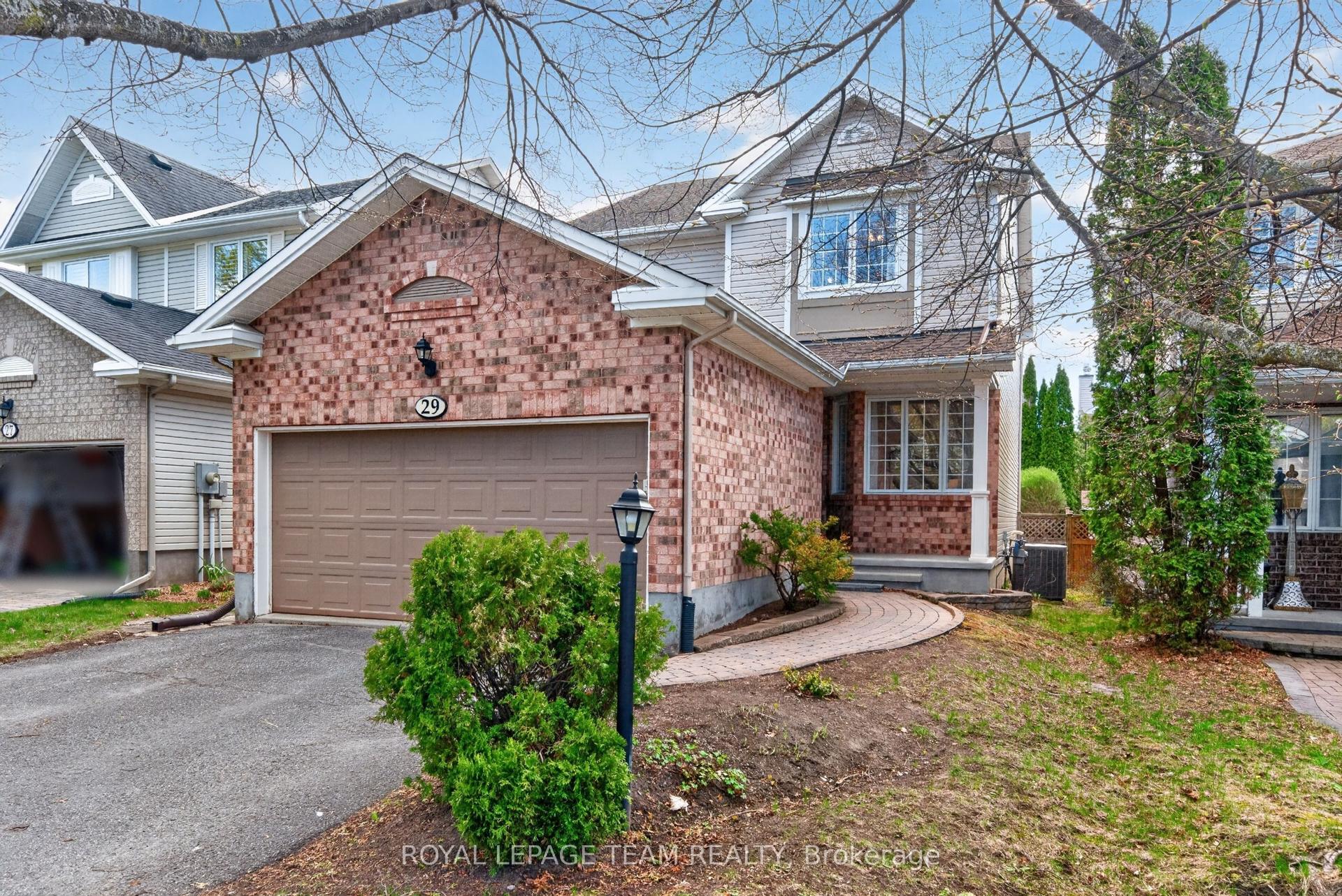 29 MATTAWA Crescent — photo 1