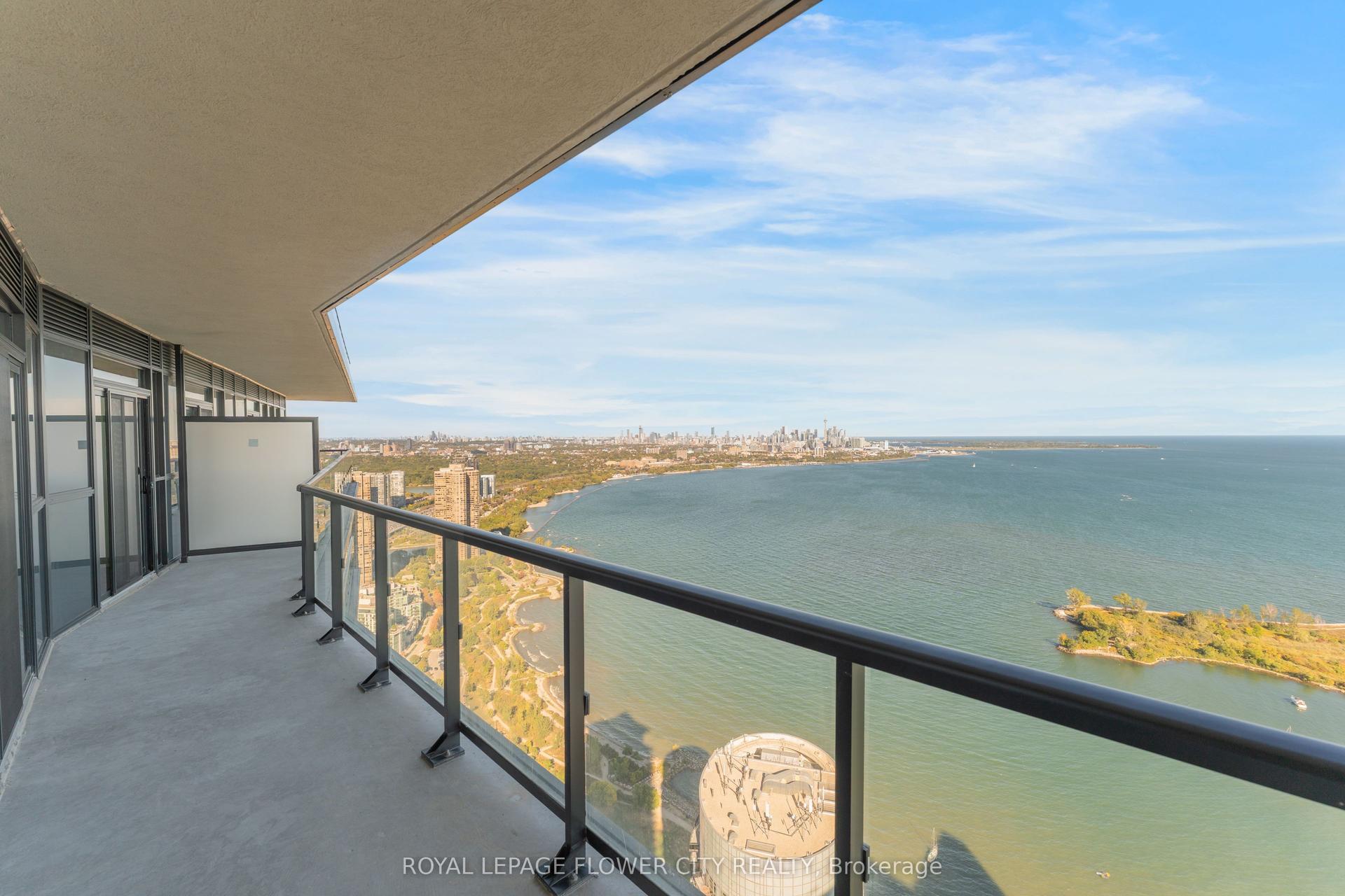 38 Annie Craig Drive PH404 #PH404, Toronto — Condo for lease, photo 1