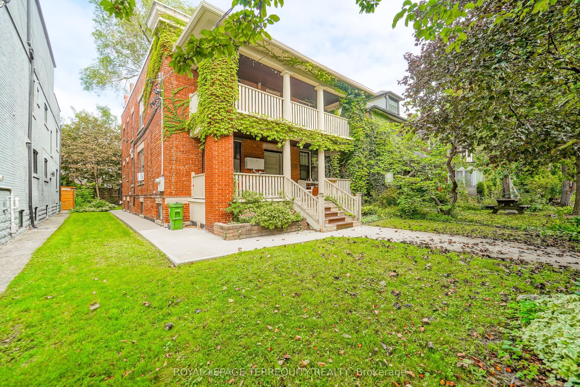8 Thorncliffe Avenue 6 #6, Toronto — Multiplex for lease, photo 1