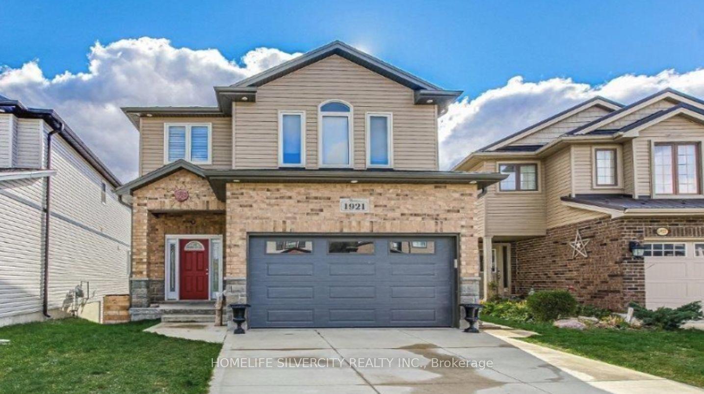 1921 Frederick Crescent — photo 1