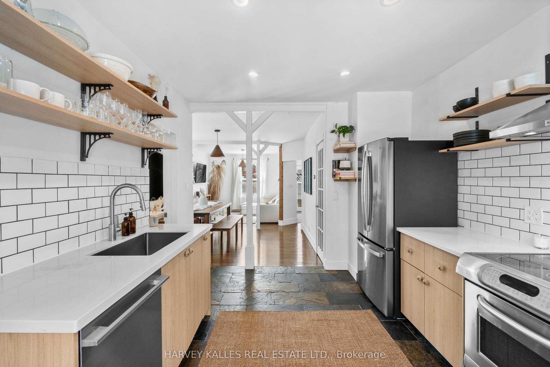 14 Manitoba Street, Toronto — Semi-Detached for sale, photo 1