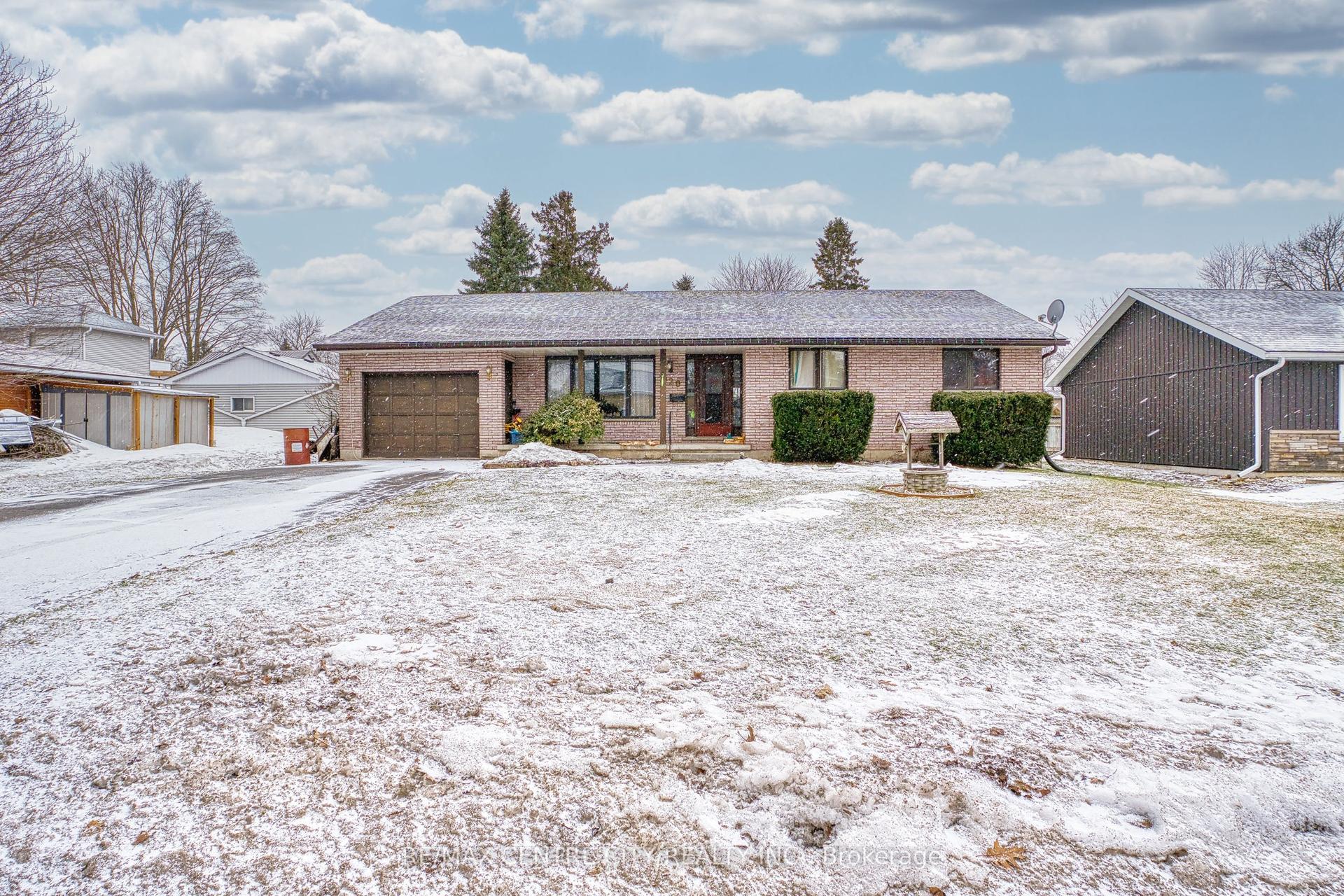 520 Victoria Street — photo 1
