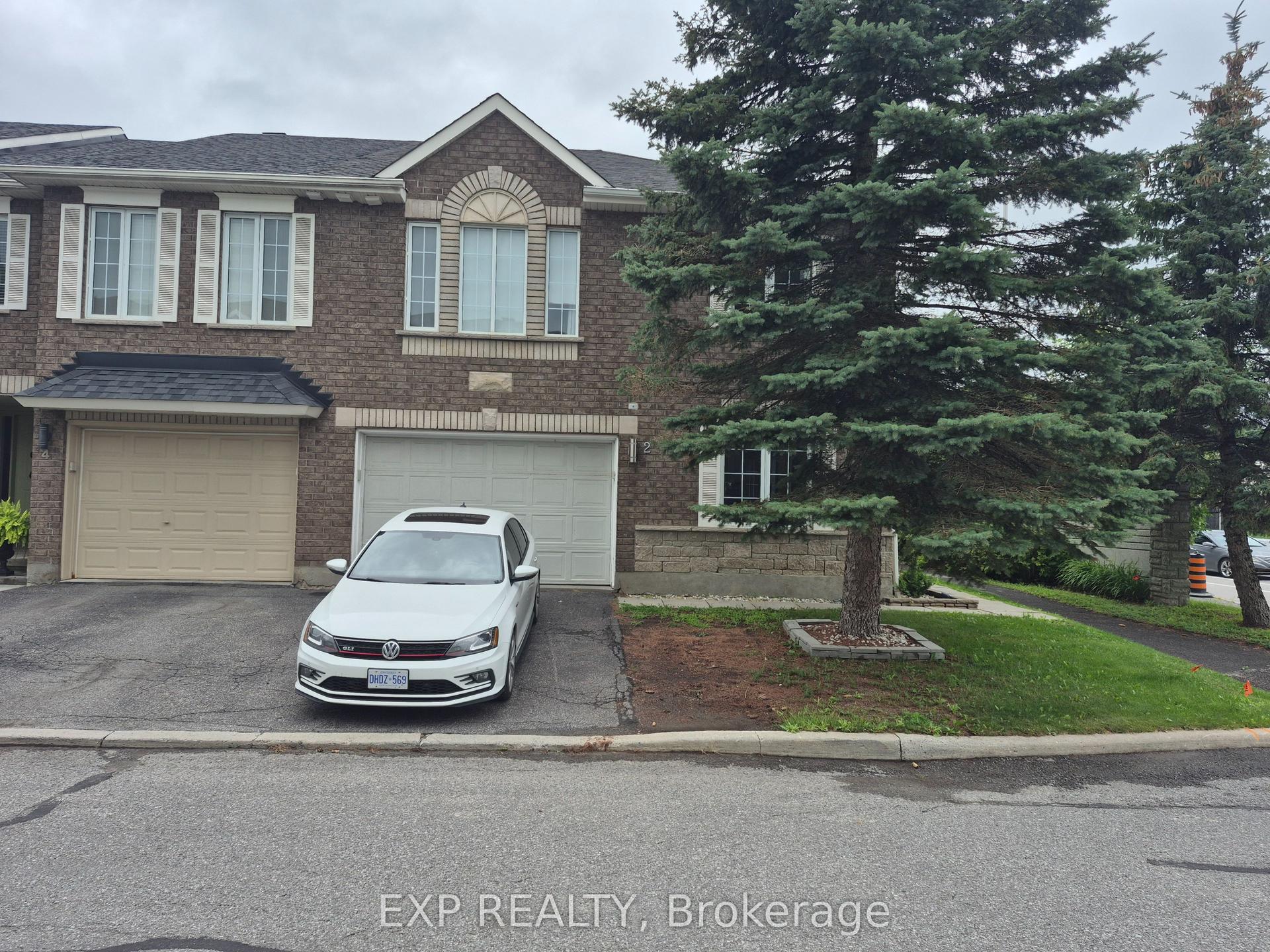 2 Maple Park Private, Blossom Park - Airport and Area — Townhouse for lease, photo 1