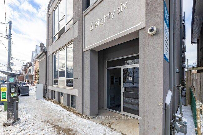 686 Bathurst Street 204 #204 — photo 1