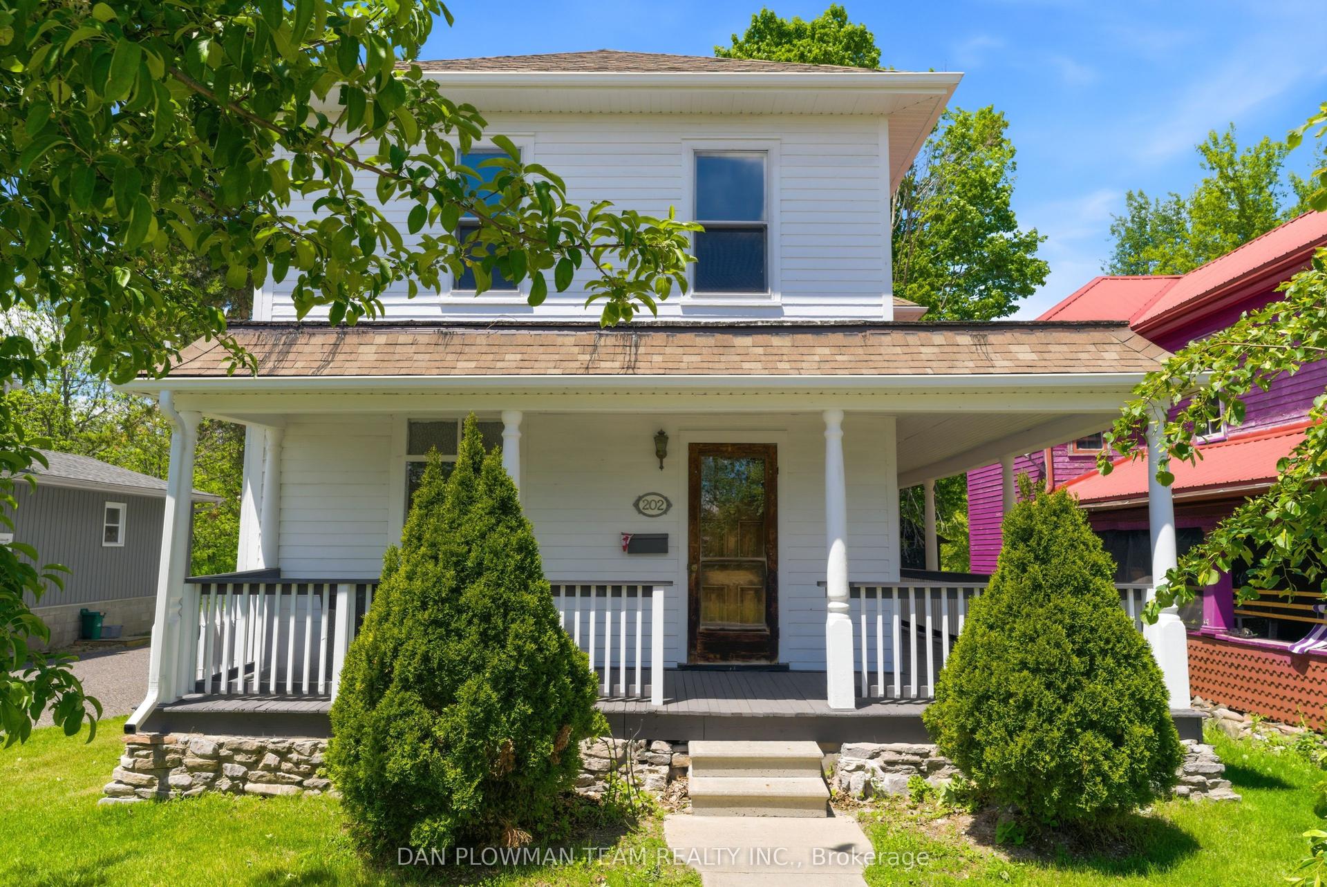202 Queen Street — photo 1