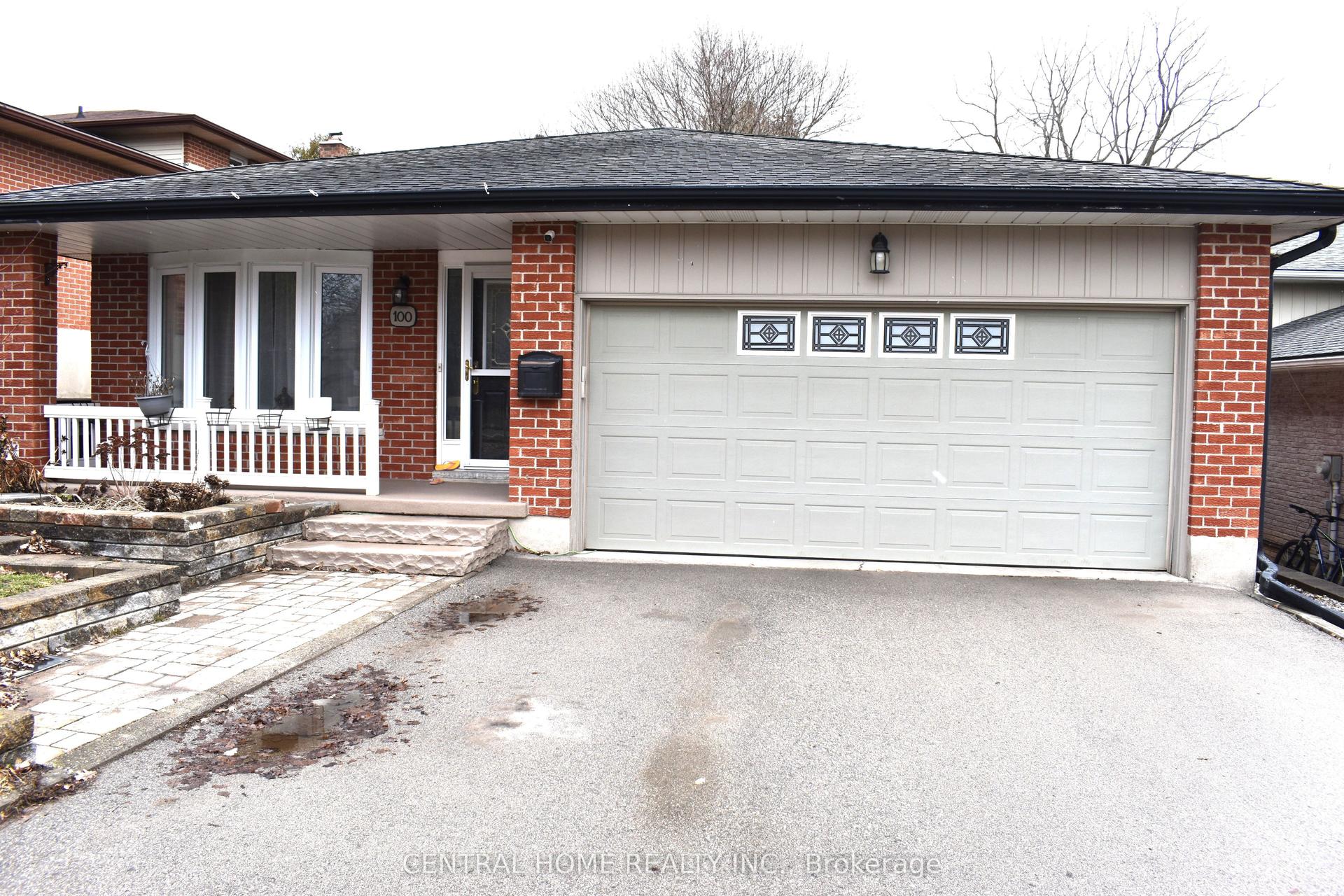 100 Biehn Drive, Kitchener — Detached for sale, photo 1