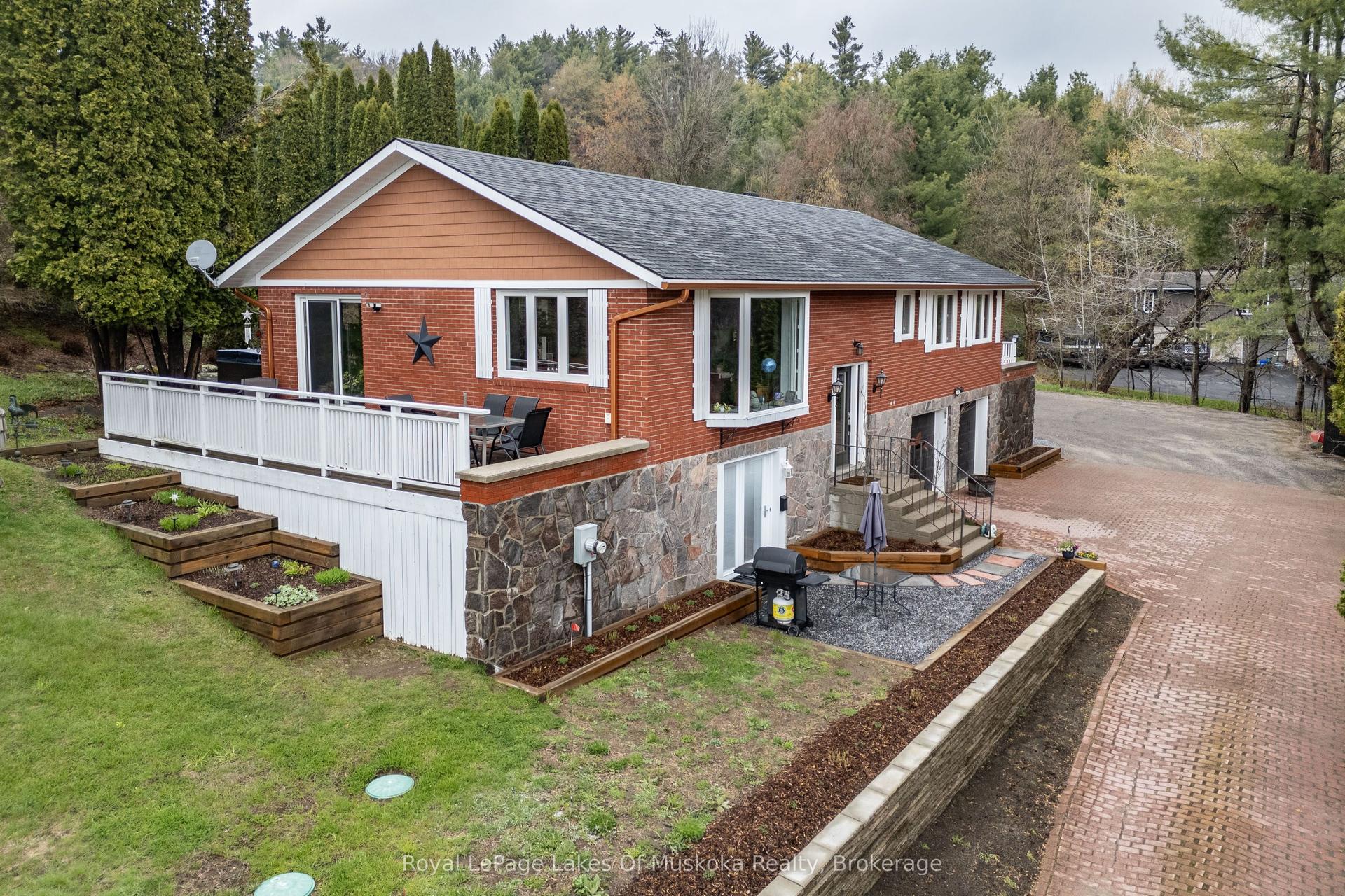 183 Santas Village Road — photo 1