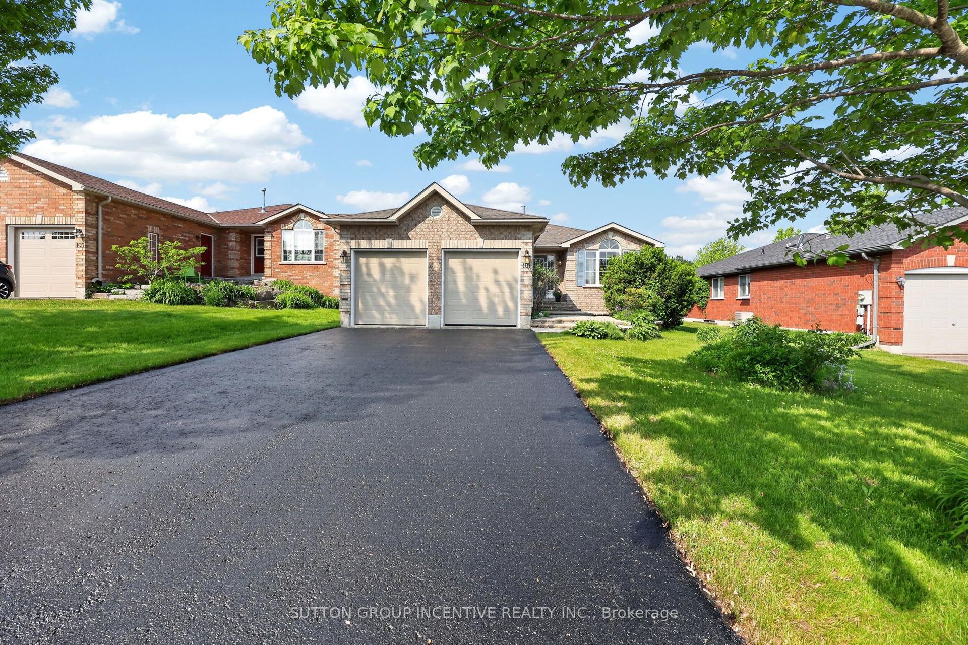 101 Lion's Gate Boulevard — photo 1