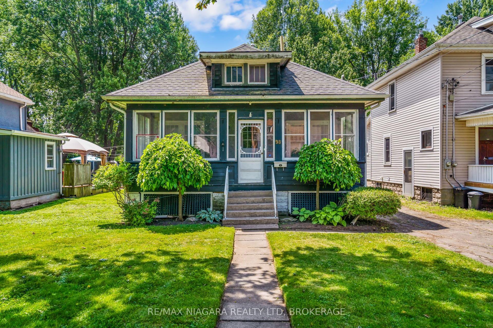 98 Victoria Street, Port Colborne — Detached for sale, photo 1