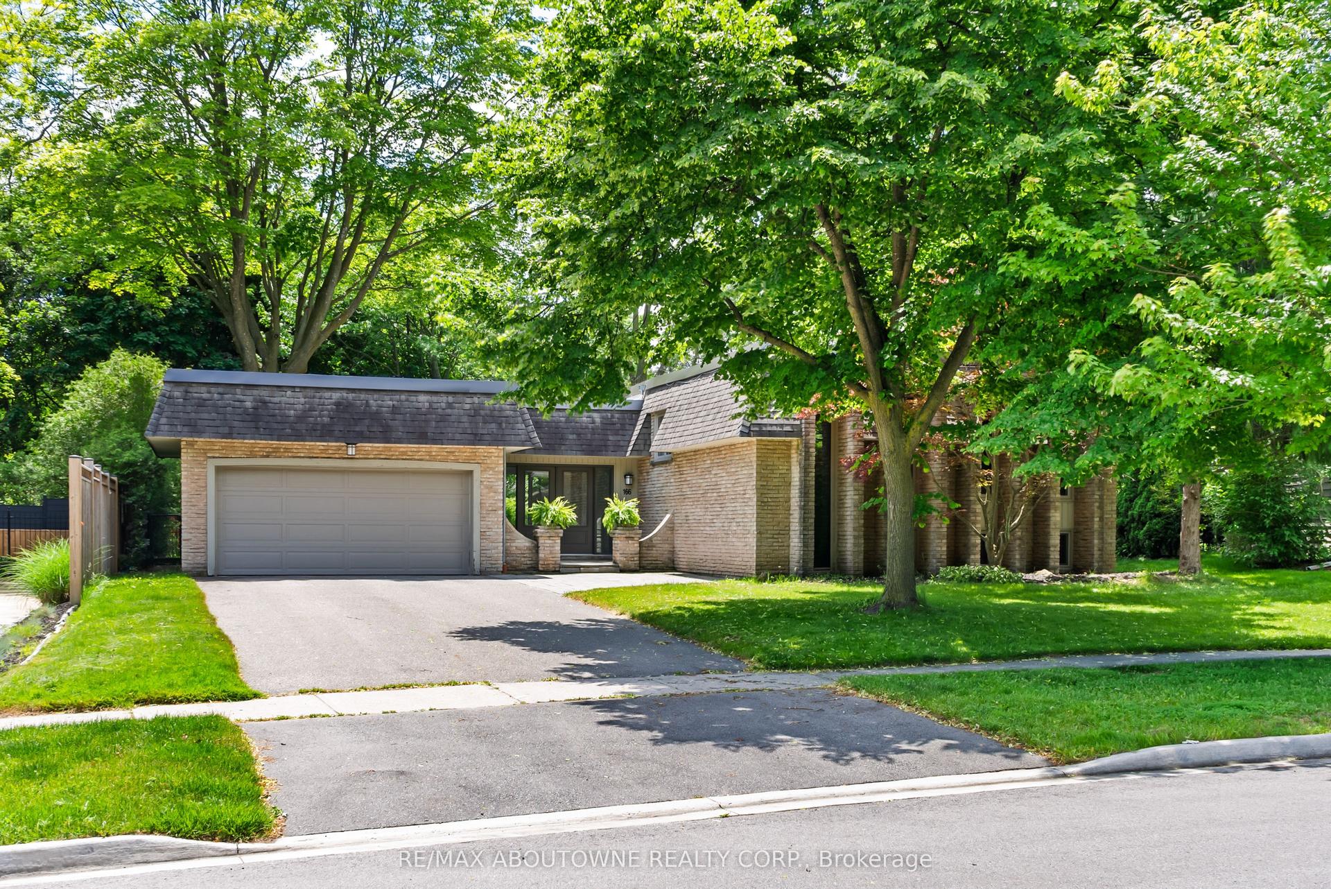 166 Castle Crescent — photo 1