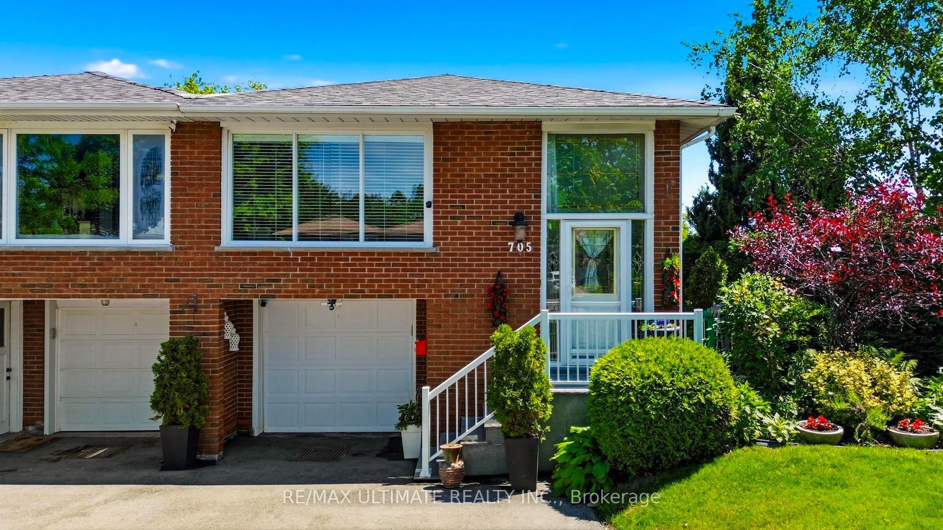 705 Eaglemount Crescent — photo 1