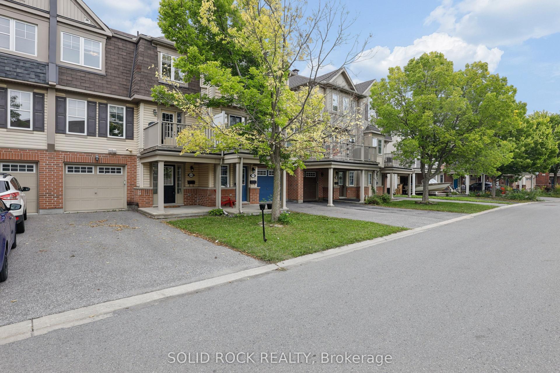 2529 Waterlilly Way, Barrhaven — Townhouse for sale, photo 1