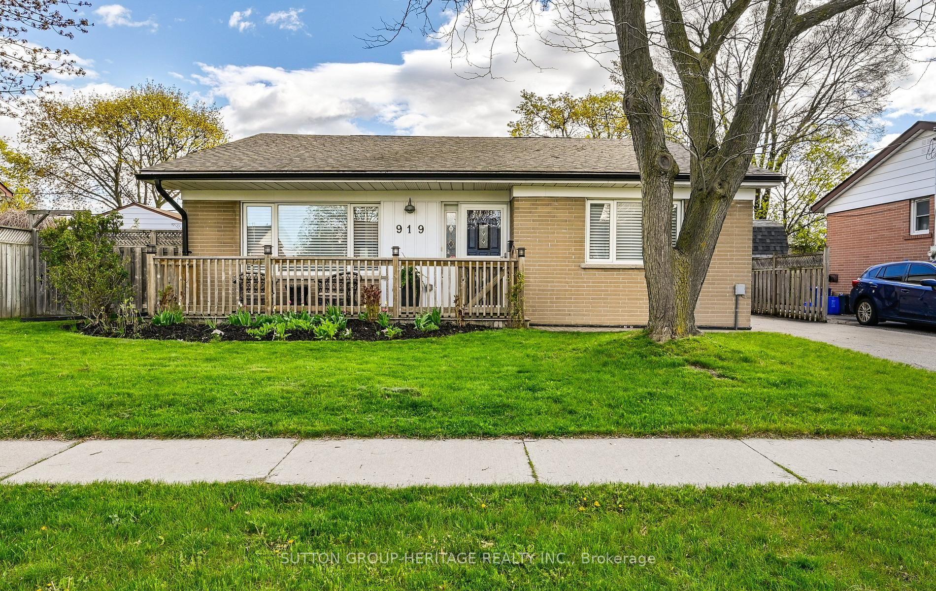 919 Bayview Avenue — photo 1