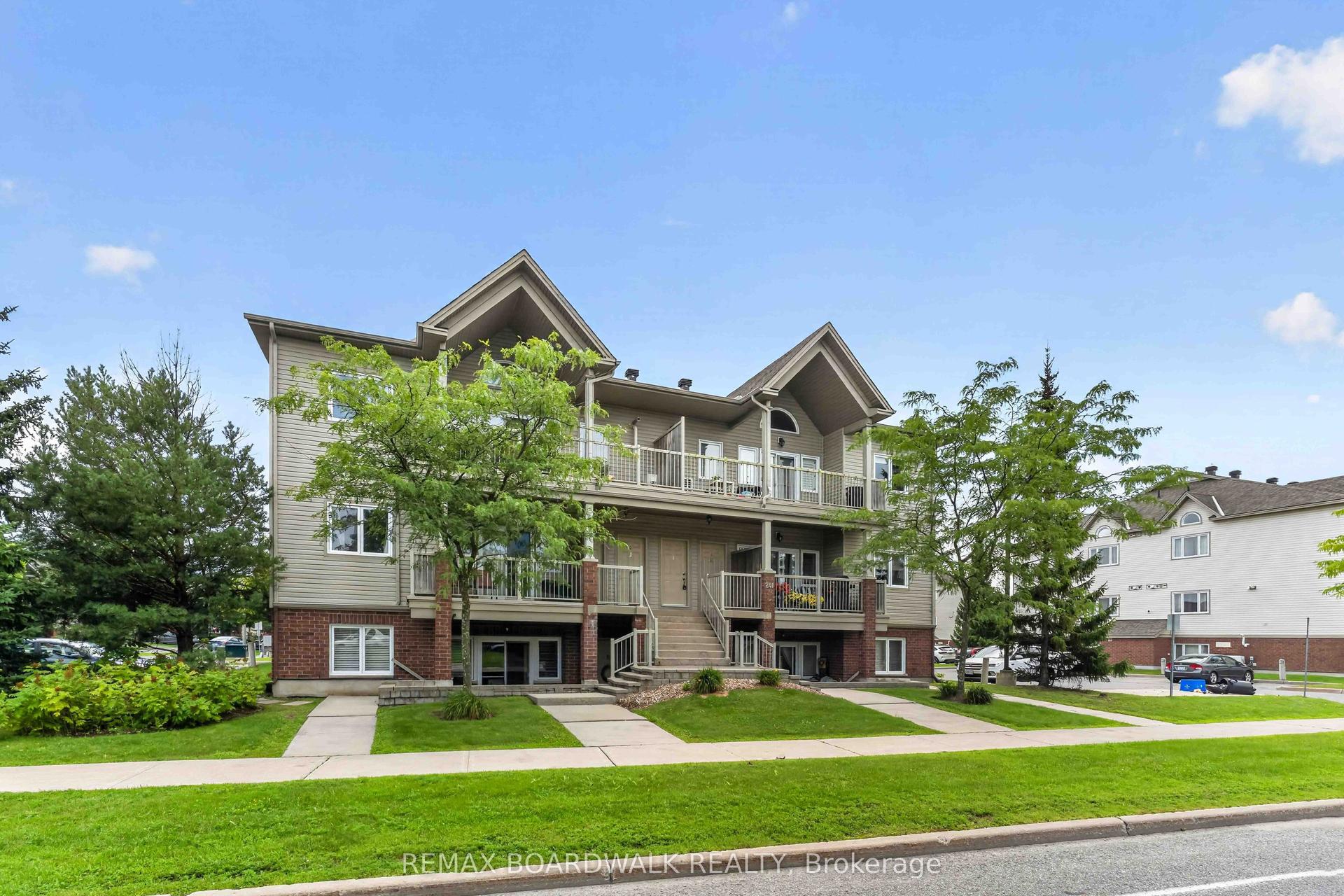 241 Crestway Drive C #C, Barrhaven — Condo Town for sale, photo 1