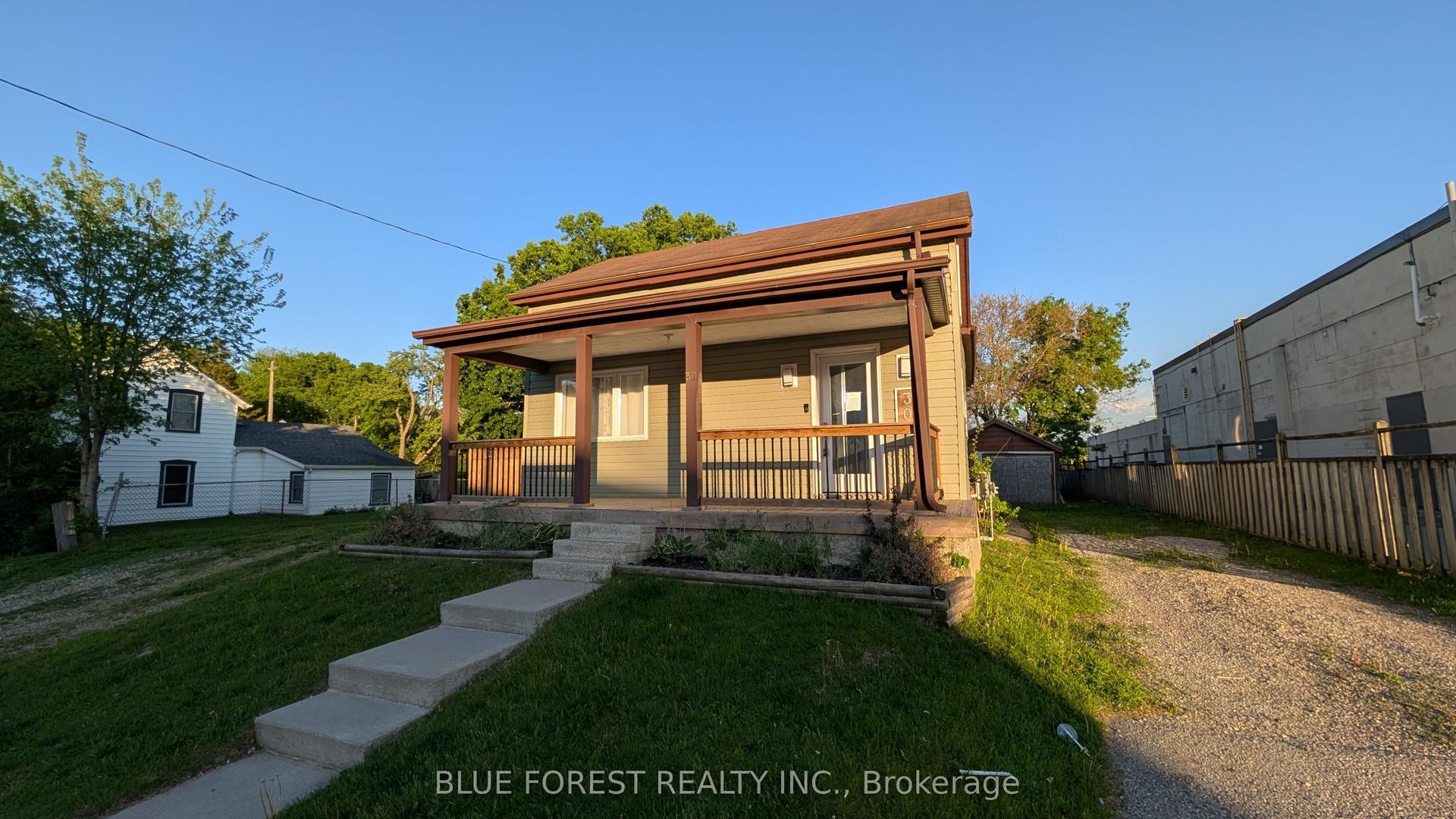 30 Catherine Street, Ingersoll — Detached for sale, photo 1