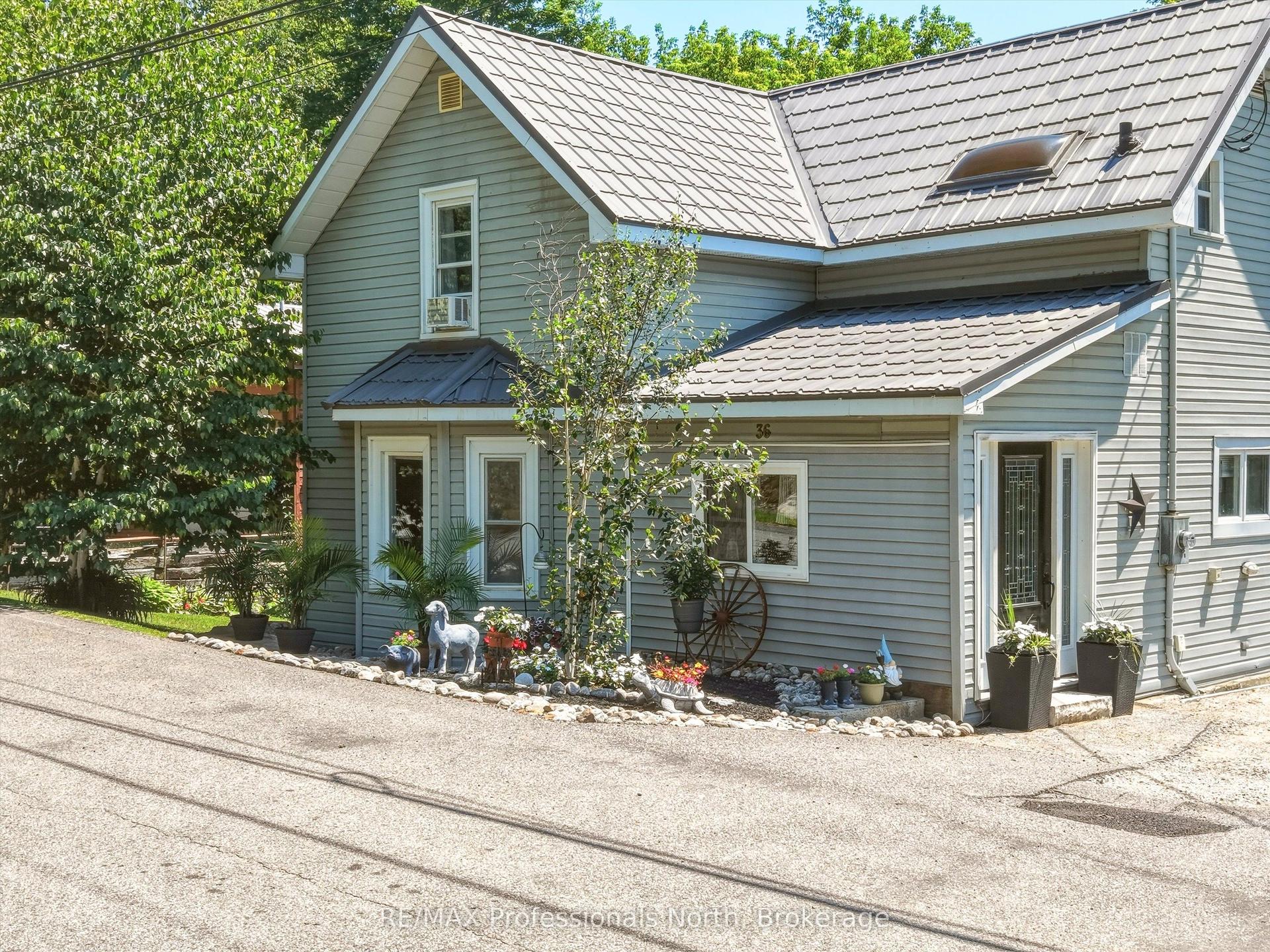 36 EDWARD Street, Bracebridge — Detached for sale, photo 1