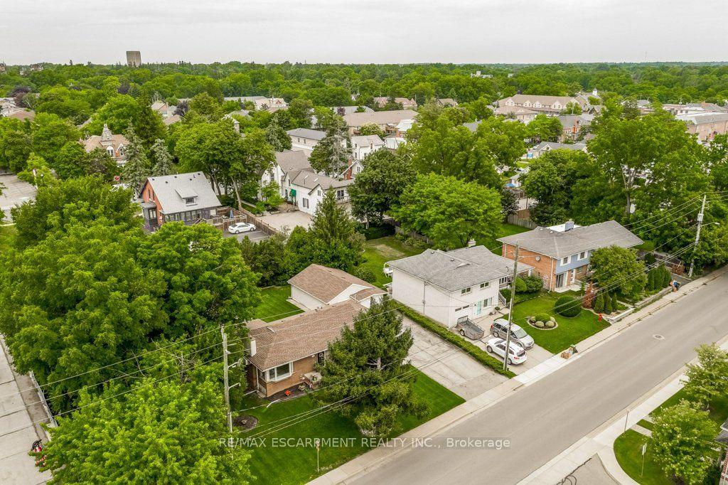 56 Barton Street, Hamilton — Detached for sale, photo 1