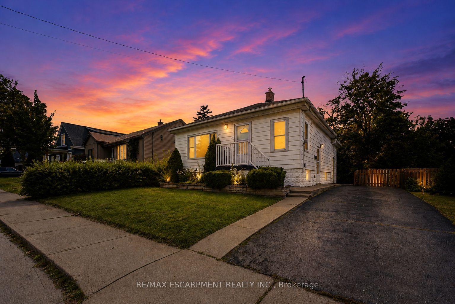 22 David Avenue, Hamilton — Detached for sale, photo 1