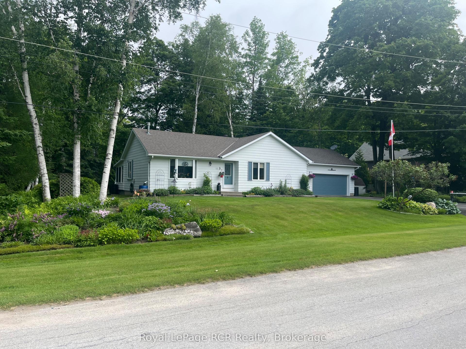 11 Graham Crescent — photo 1