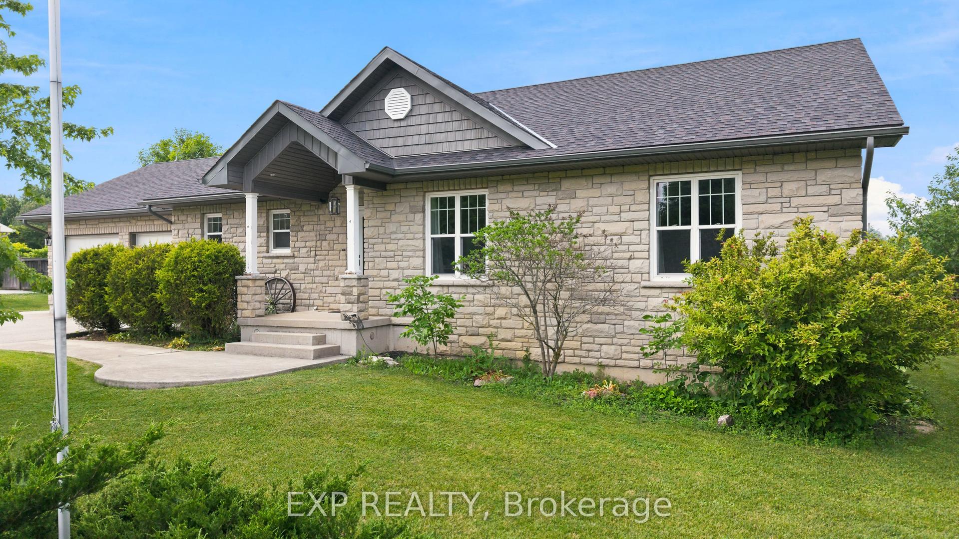 14 Regency Drive, Minto — Detached for sale, photo 1