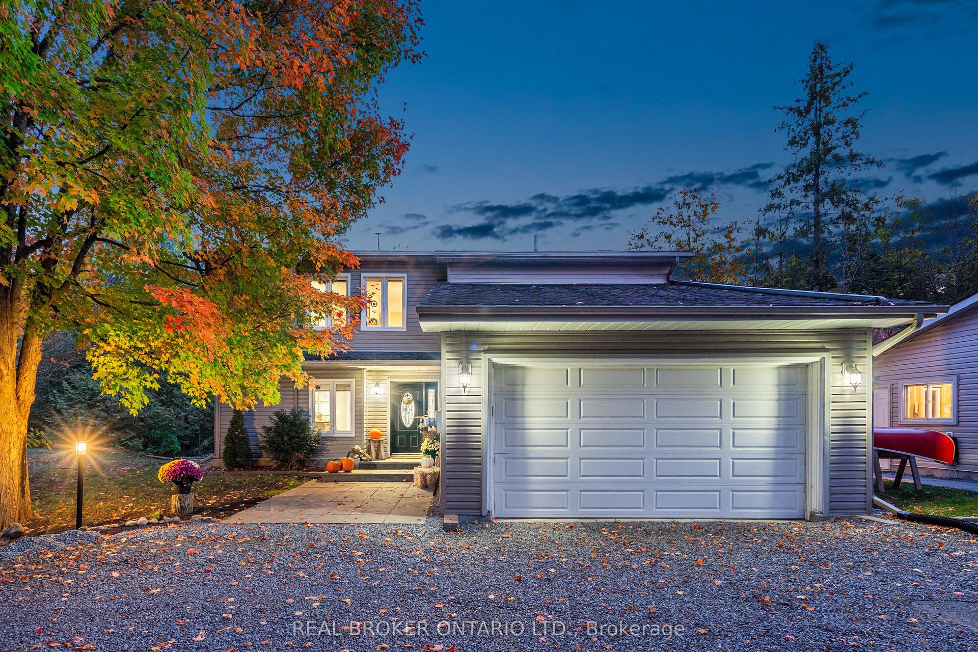 967 Upper Dwyer Hill Road — photo 1