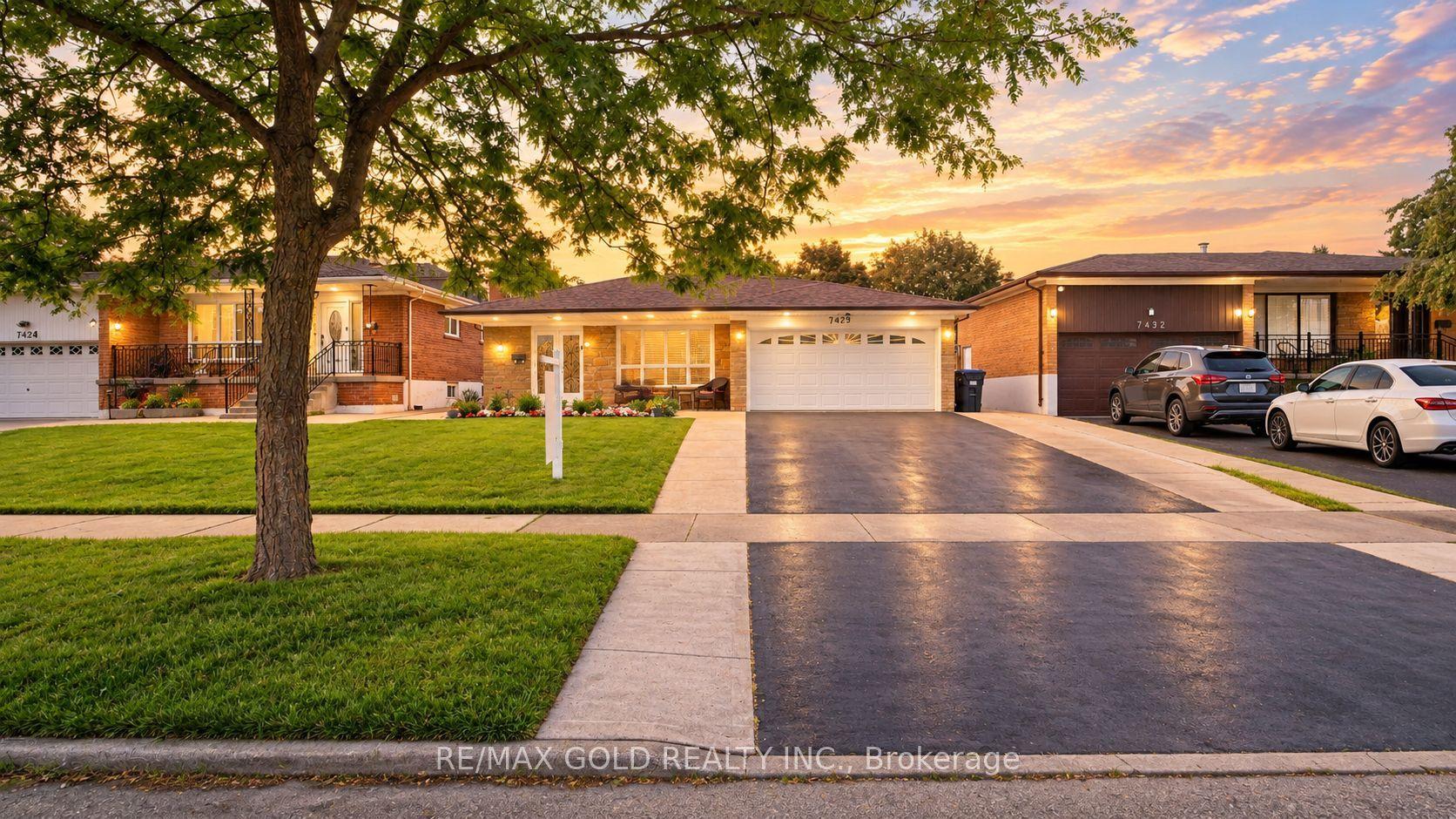 7428 Pickfair Drive, Mississauga — Detached for sale, photo 1