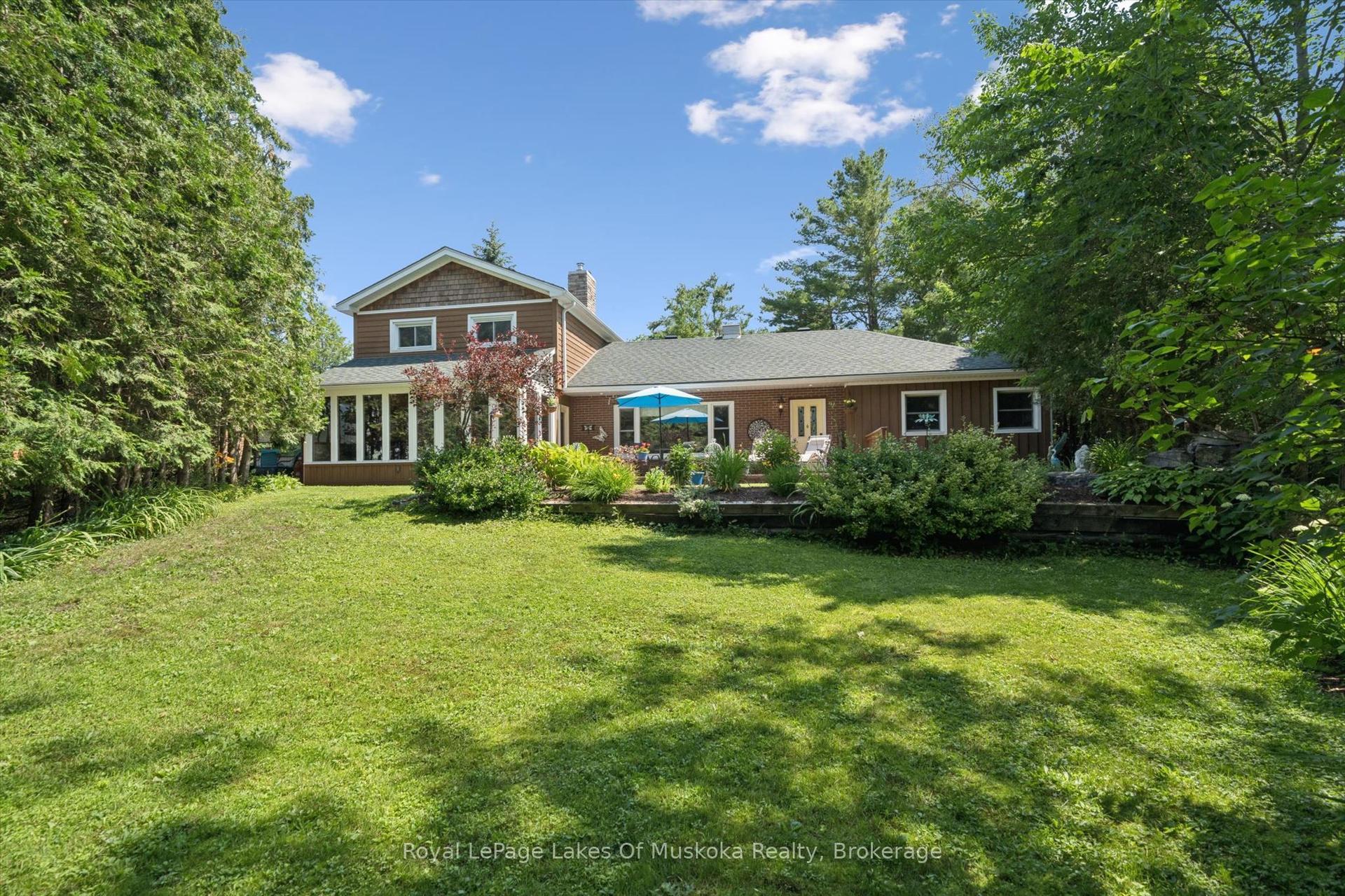 1012 Grey Street, Muskoka Lakes — Detached for sale, photo 1