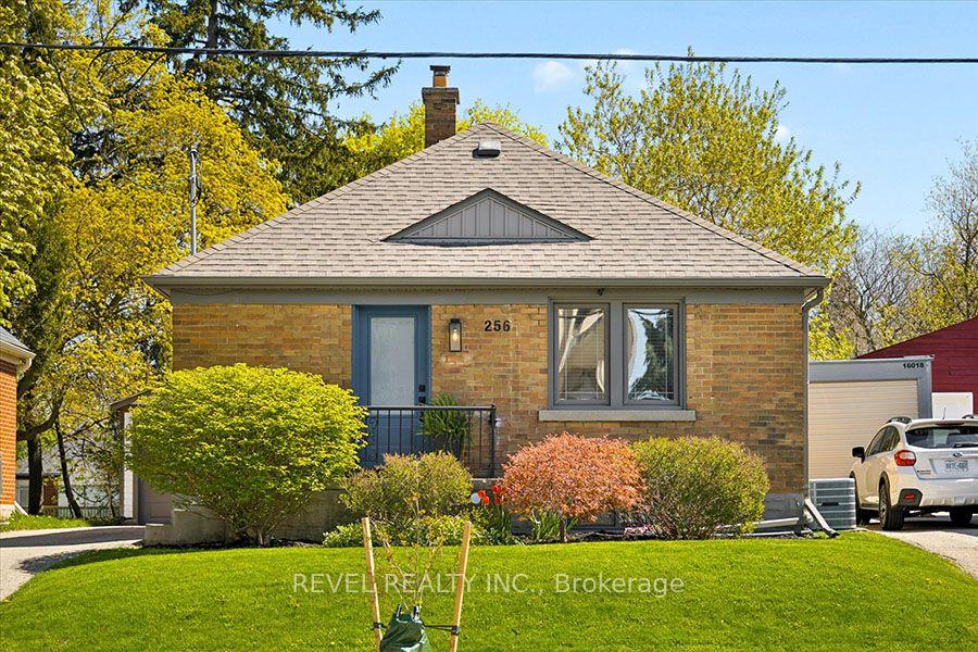 256 Bowman Street — photo 1