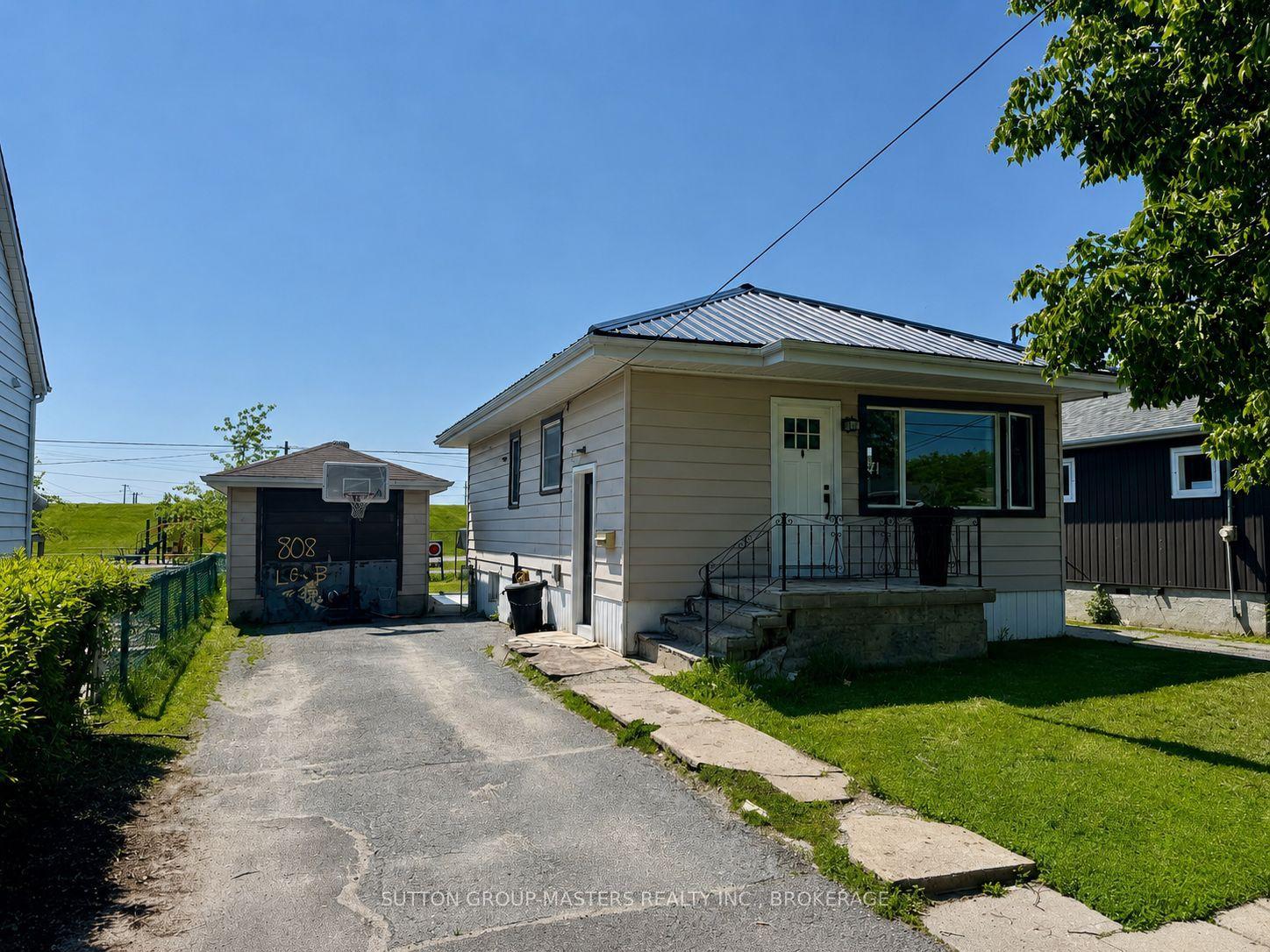 808 Victoria Street — photo 1