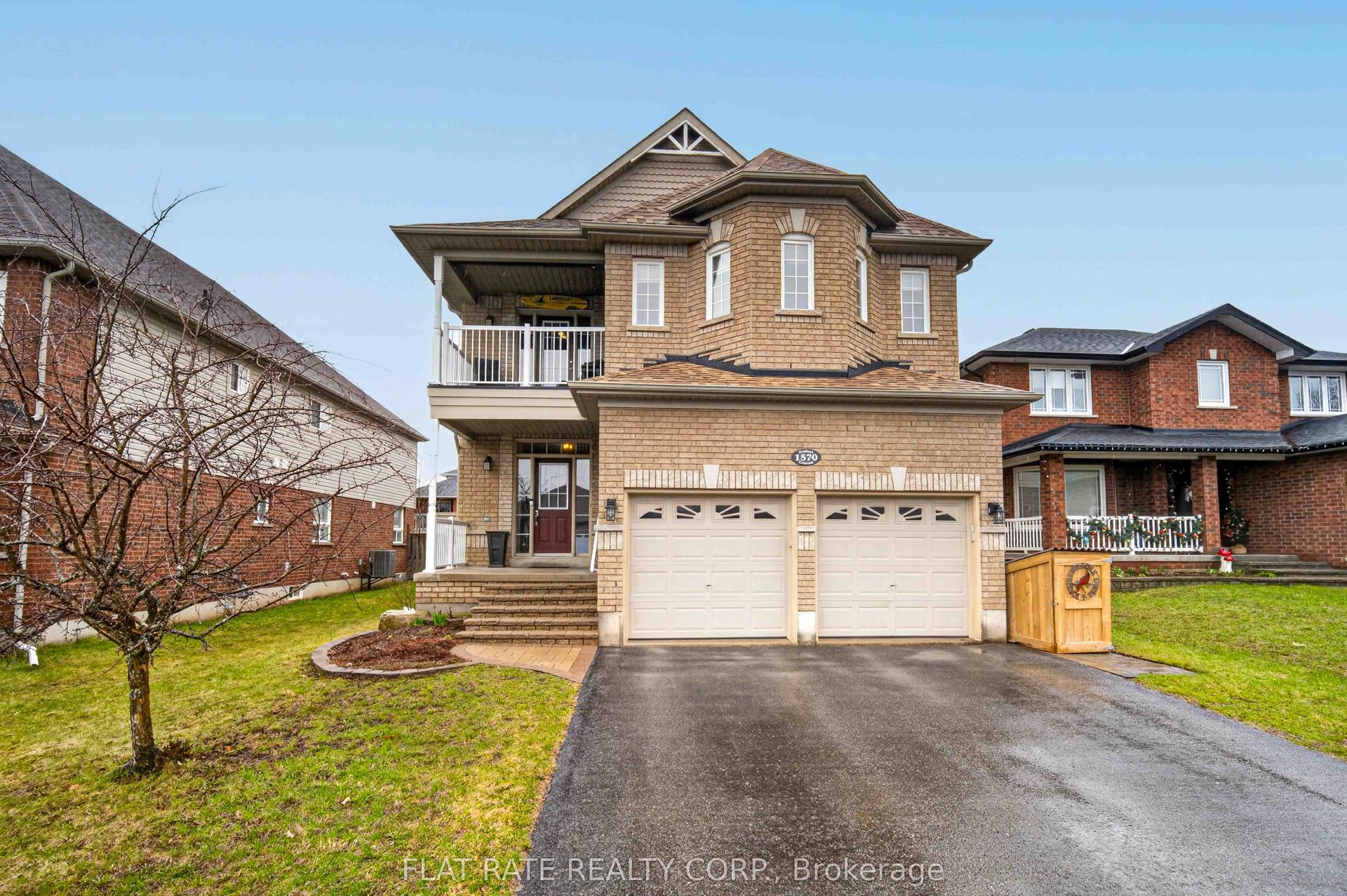 1570 Scollard Crescent — photo 1