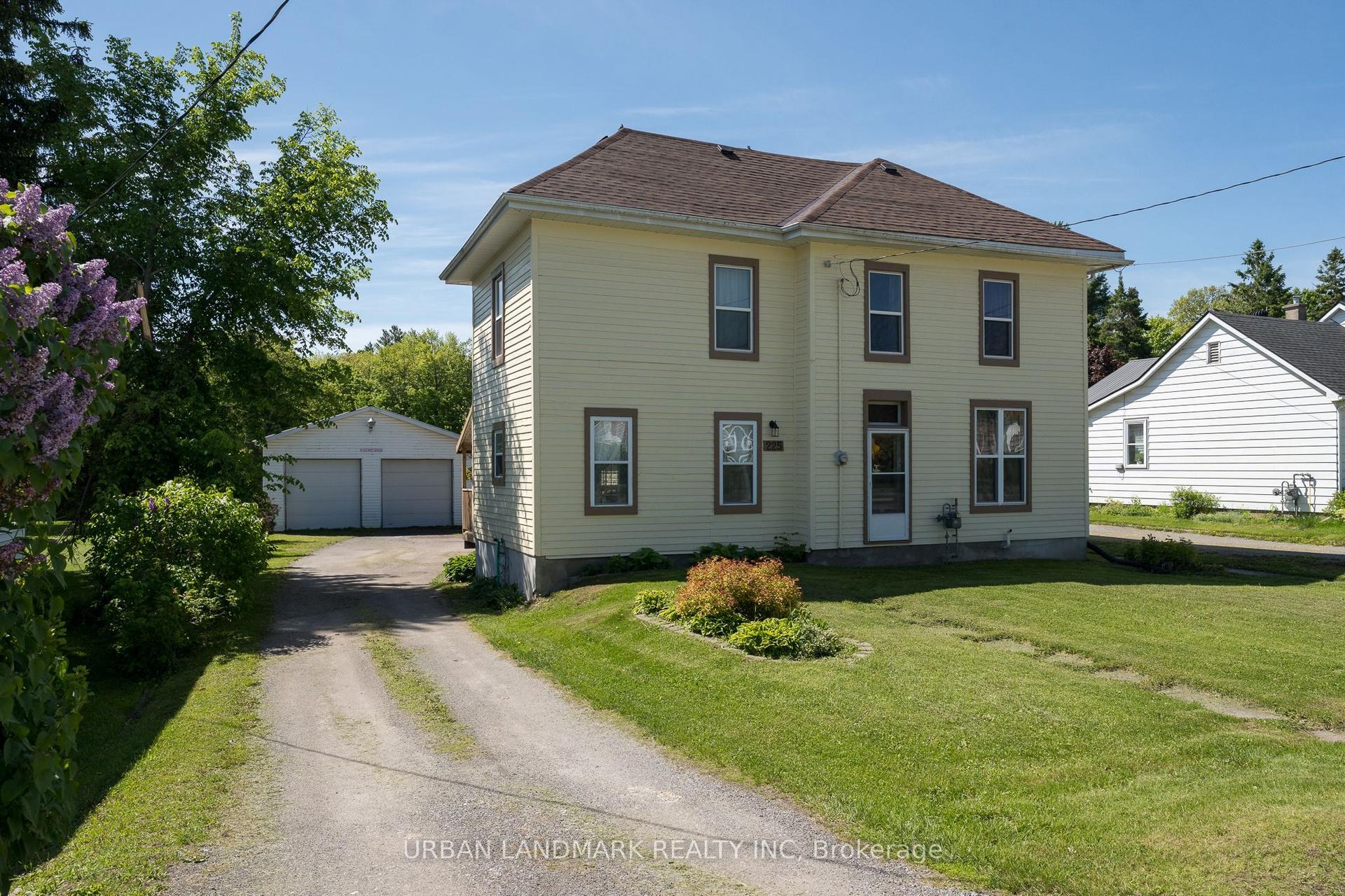 225 St Lawrence Street W, Centre Hastings — Detached for sale, photo 1