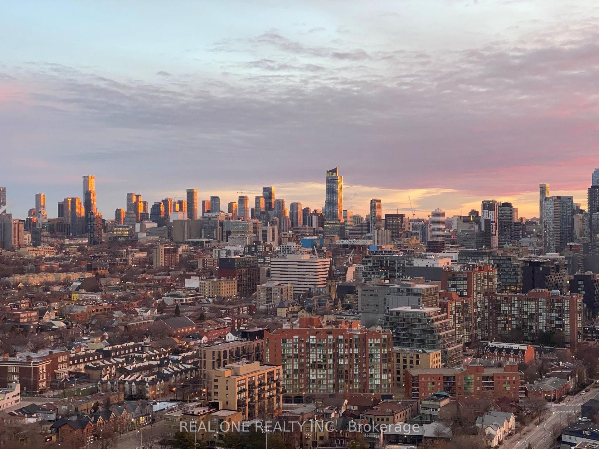 19 Western Battery Road Ph20 #Ph20, Toronto — Condo for lease, photo 1
