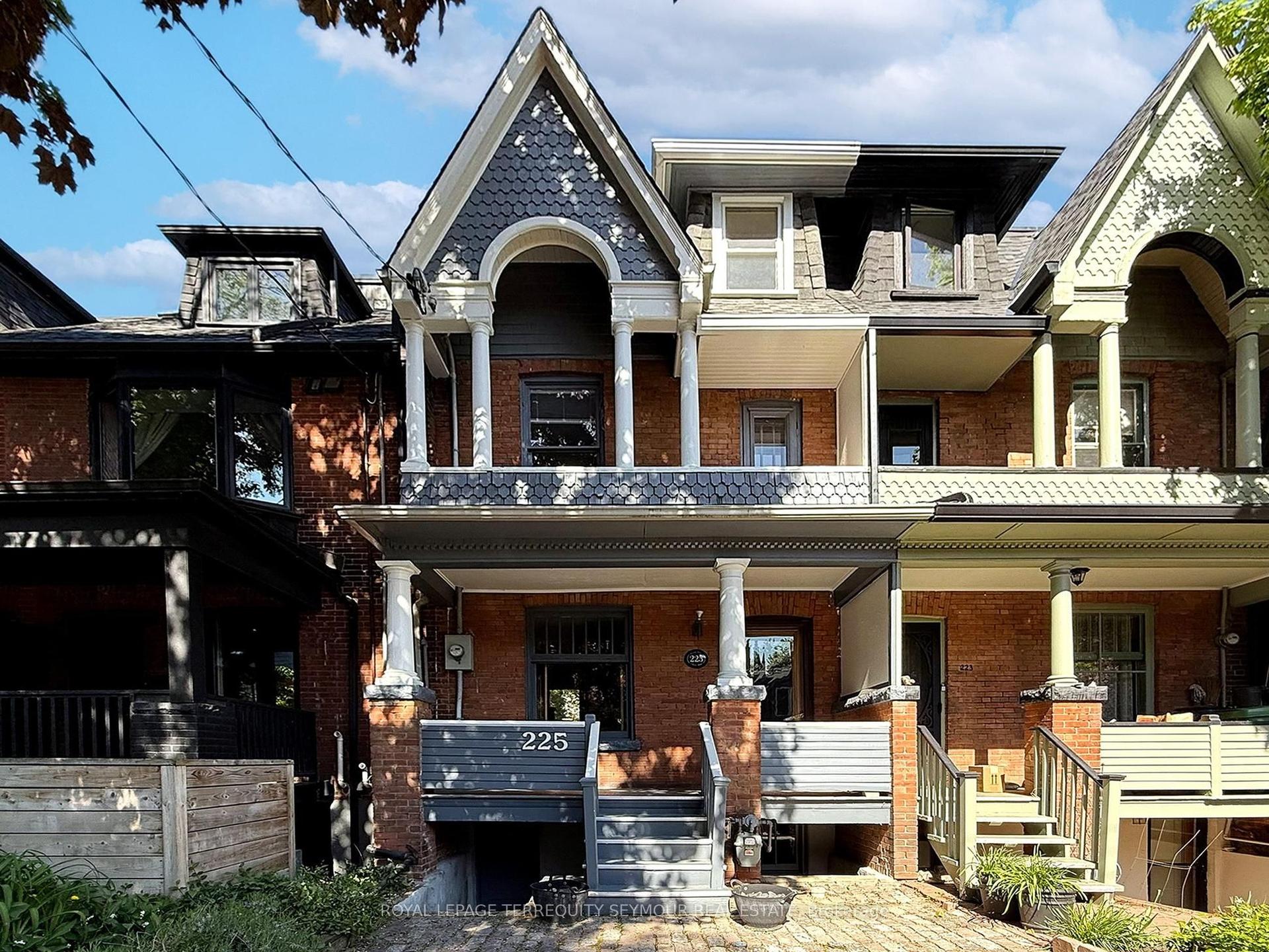 225 Howland Avenue — photo 1