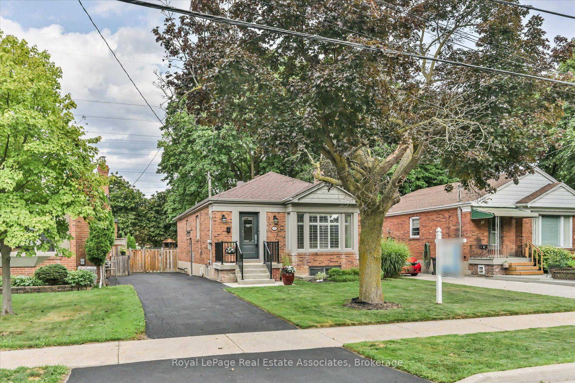 41 Ashbourne Drive, Toronto — Detached for sale, photo 1
