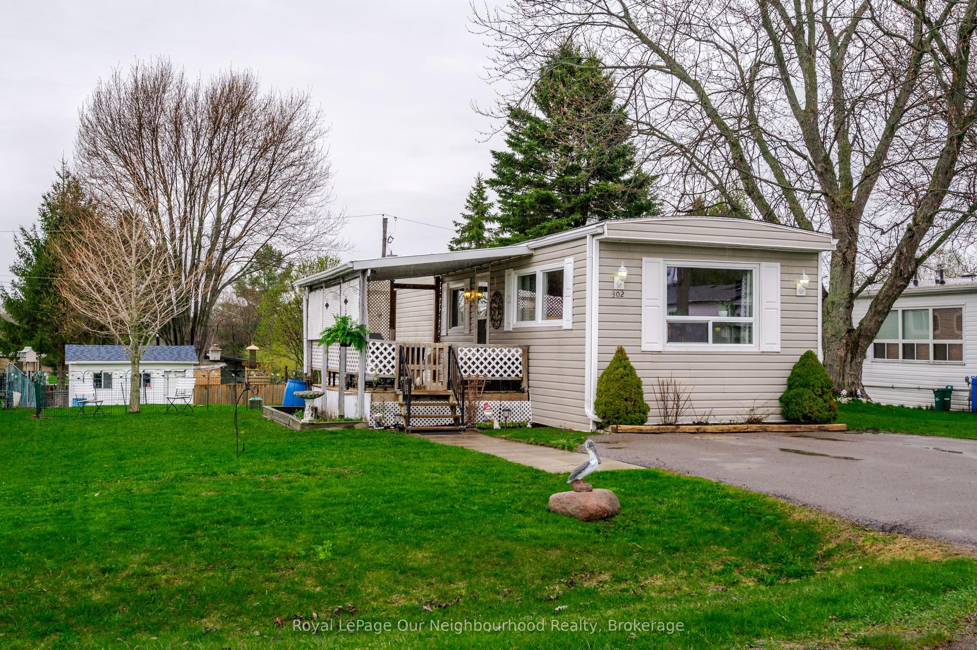 302 Lynn Crescent — photo 1