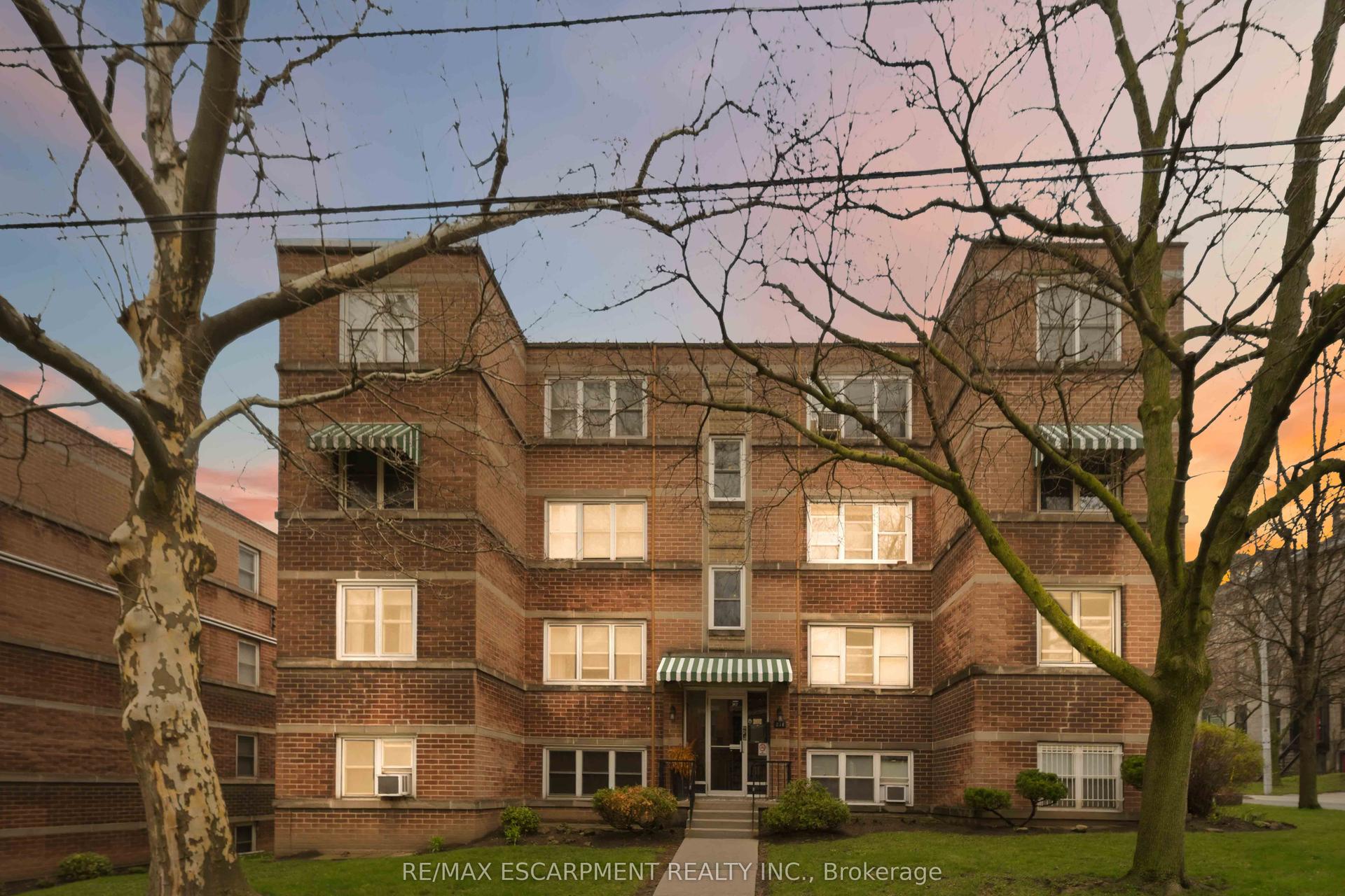 231 MacNab Street S 23 #23 — photo 1