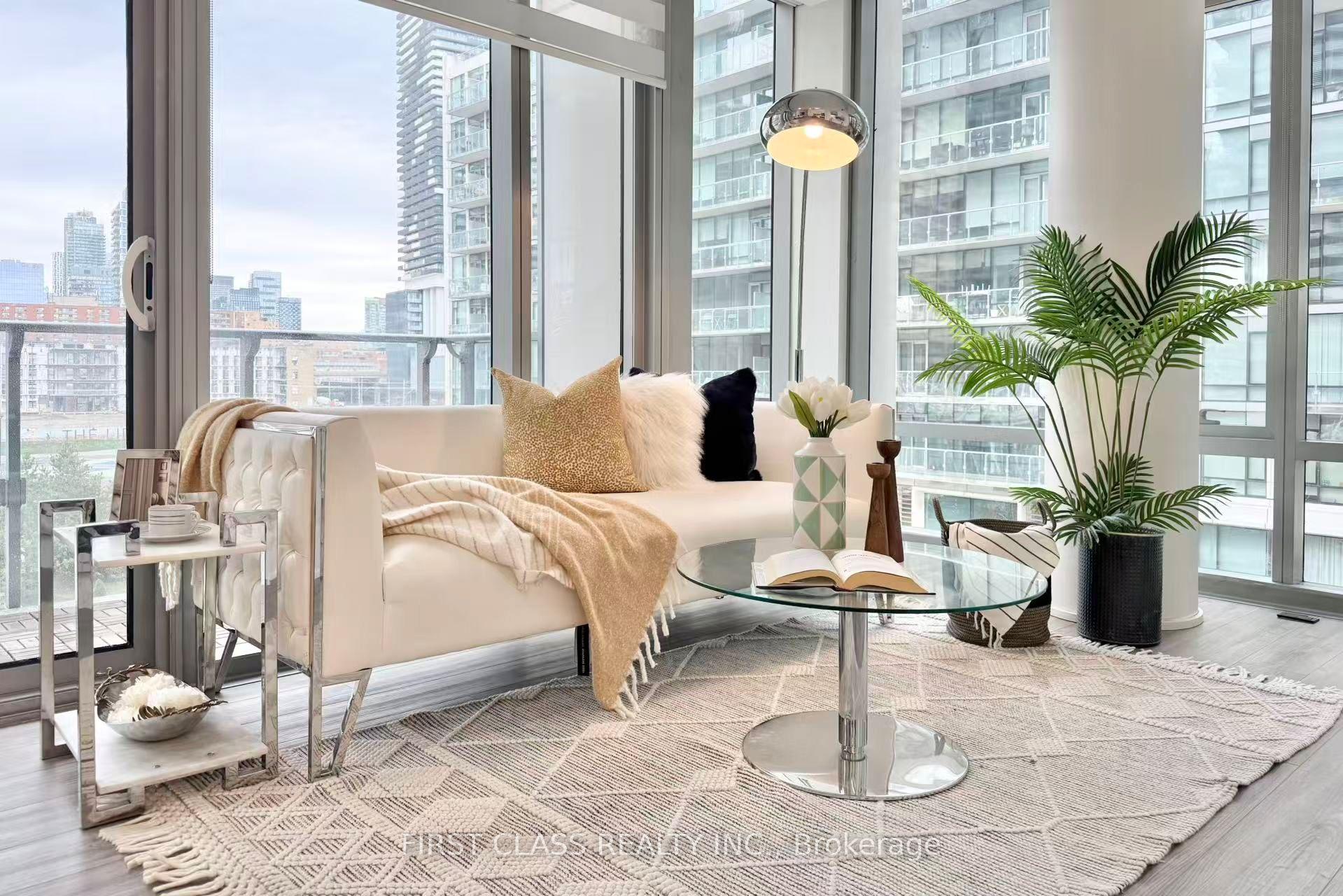 39 Queens Quay E 402 #402 — photo 1