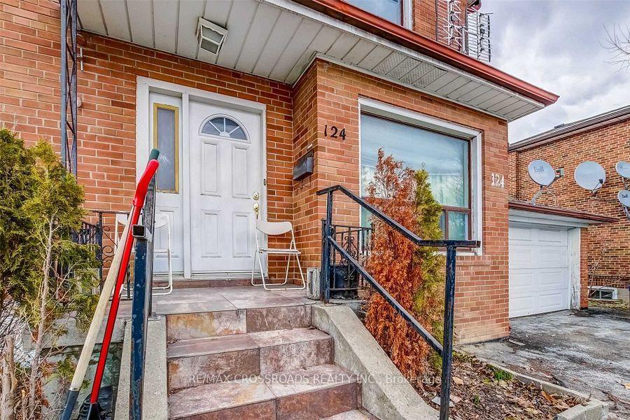 124 Major Mackenzie Drive E Main #Main — photo 1