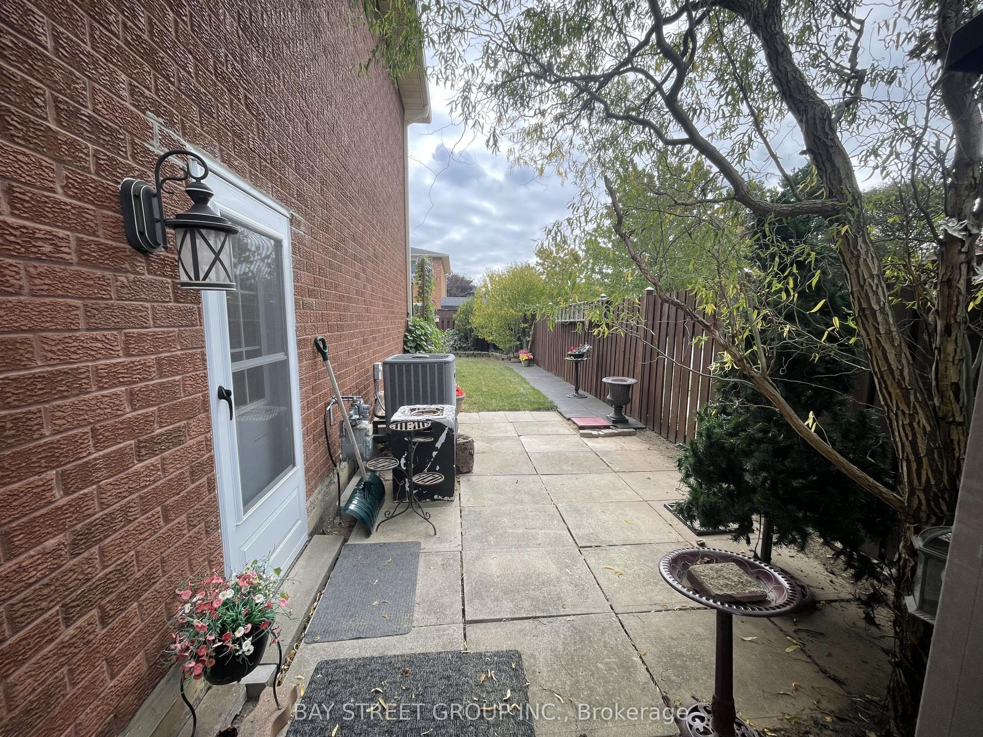 1 Tralee (Lower) Street, Brampton — Detached for lease, photo 1